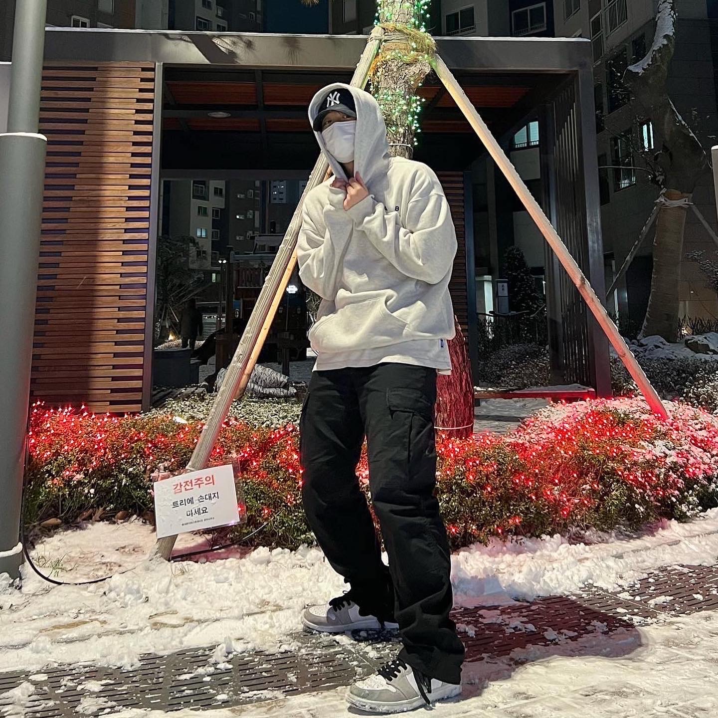 IAB Studio Hoodie Oatmeal Gray - 21SS, Jordan 1 Retro High OG Light Smoke Grey 착용 스타일 - 2