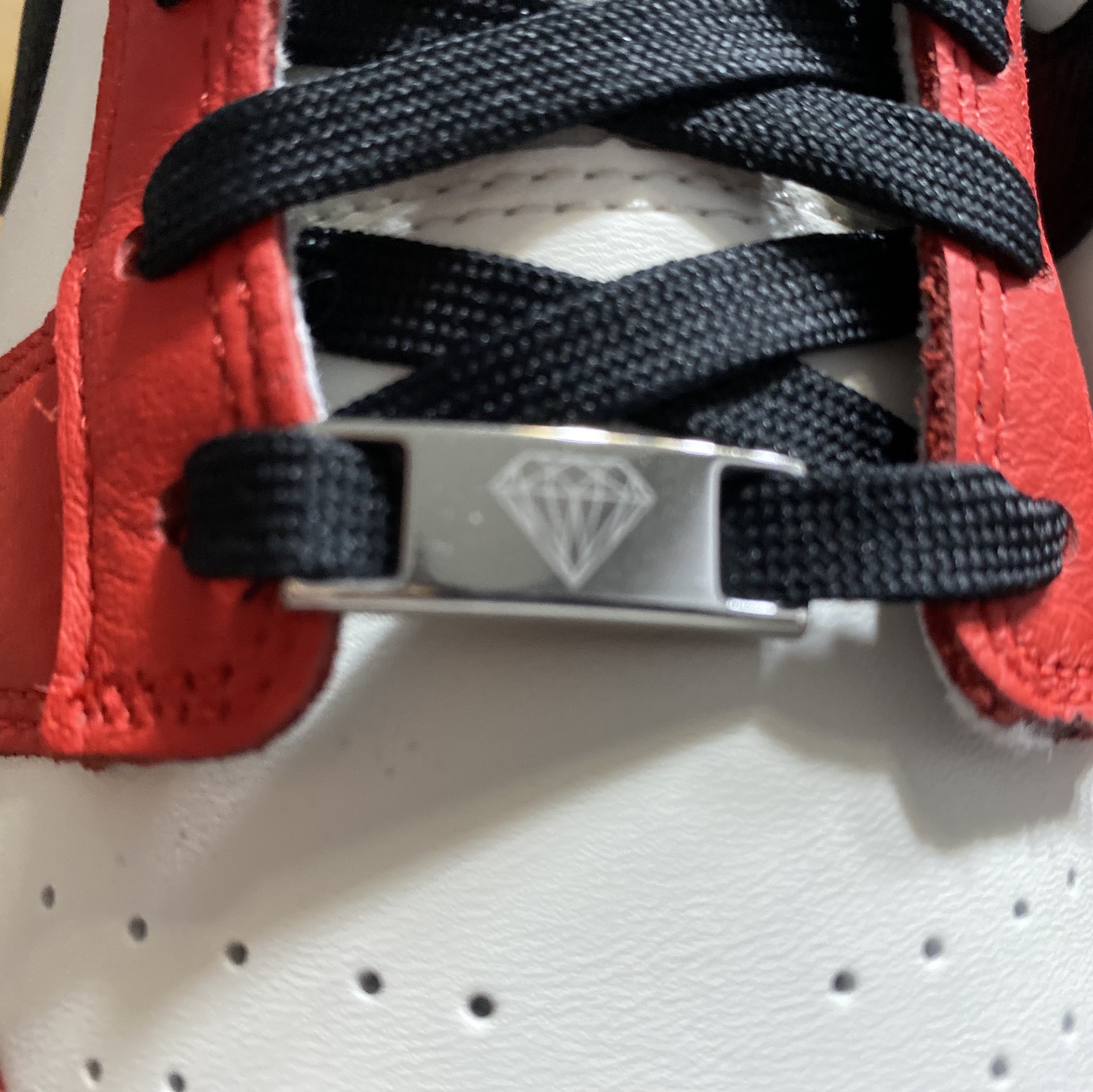 Nike x NBA Dunk Low Retro EMB Black and Chile Red 착용 스타일 - 3