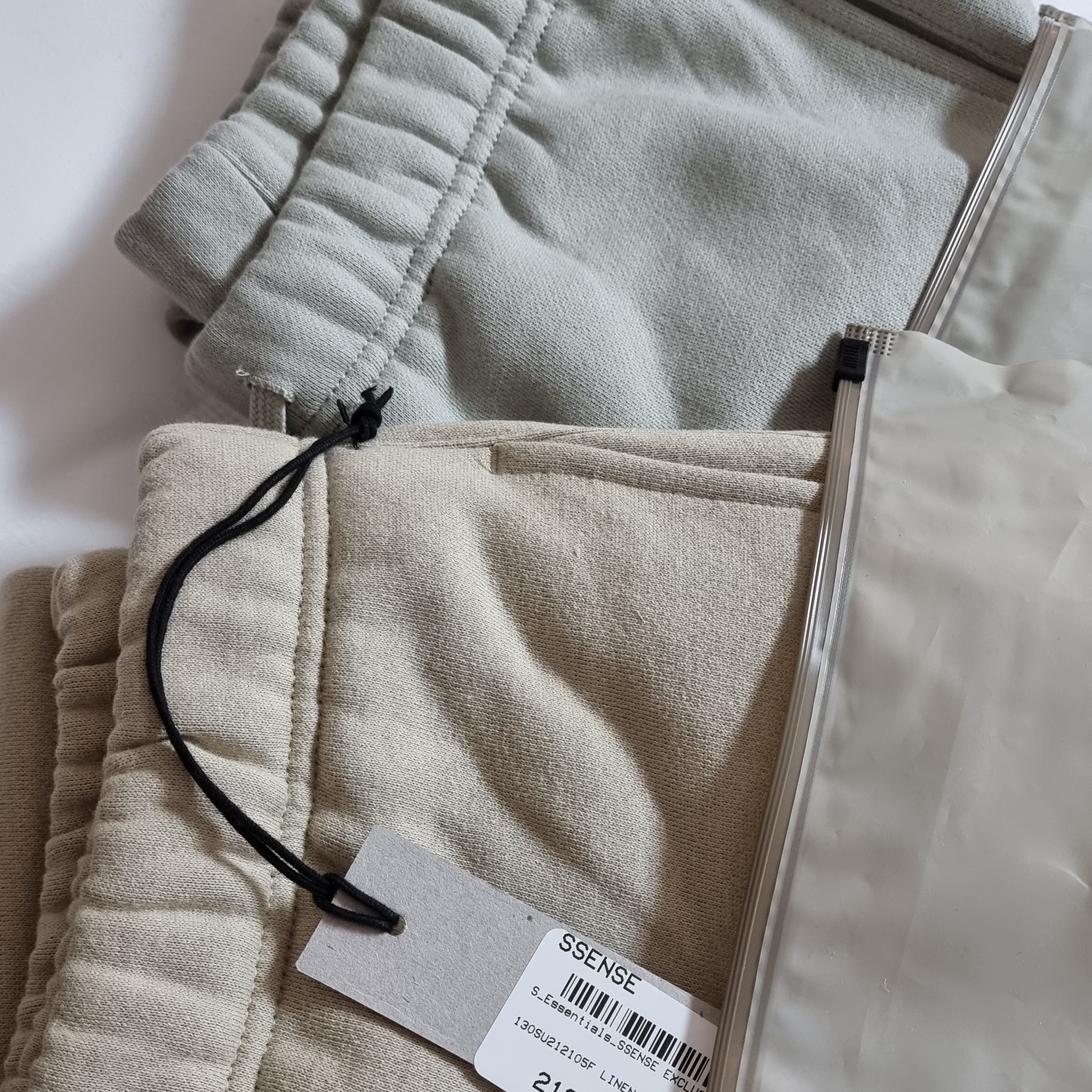 Essentials Fleece Lounge Pants Linen - Ssense Exclusive, Essentials Fleece Lounge Pants Concrete - Ssense Exclusive 착용 스타일