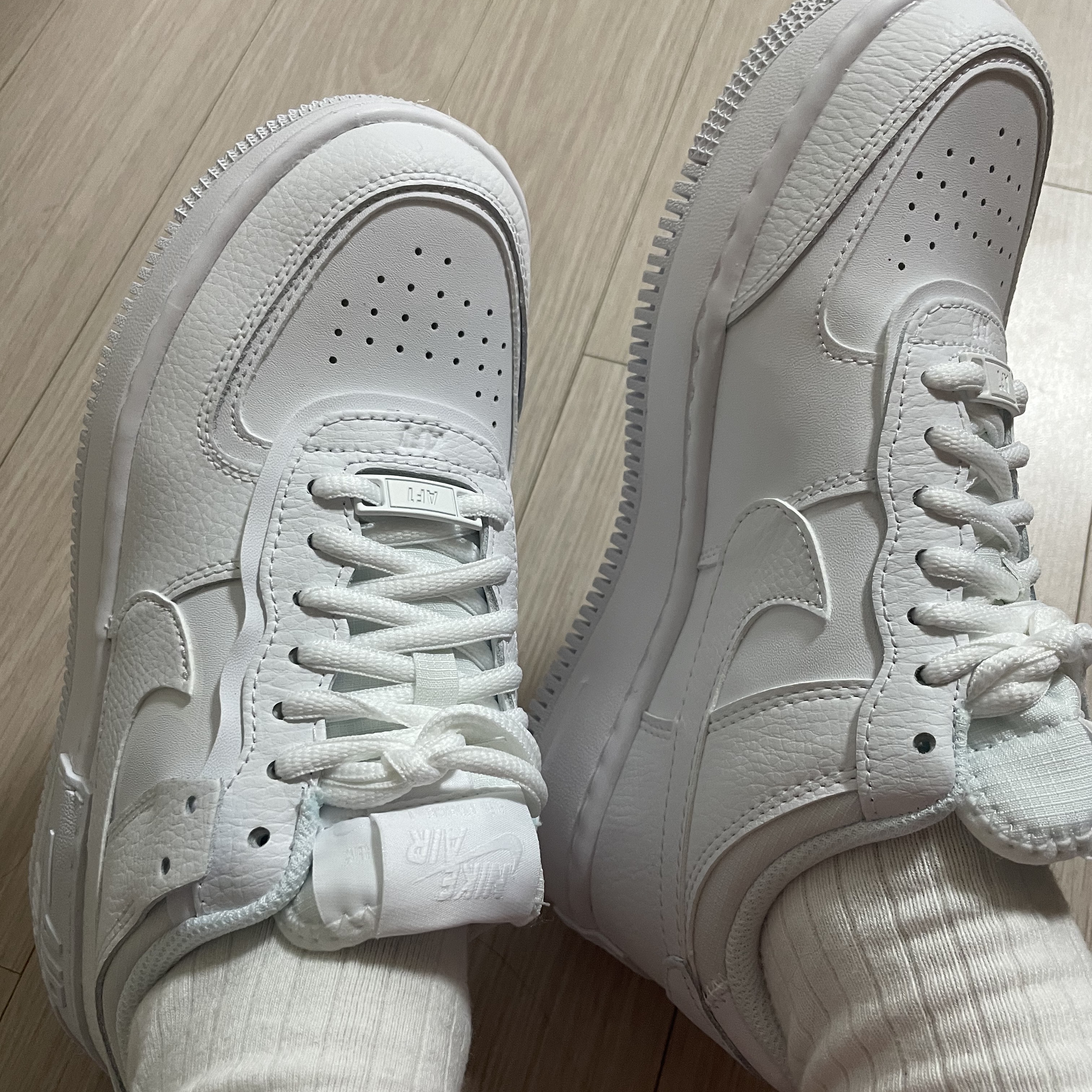 (W) Nike Air Force 1 Shadow Triple White 착용 스타일 - 3