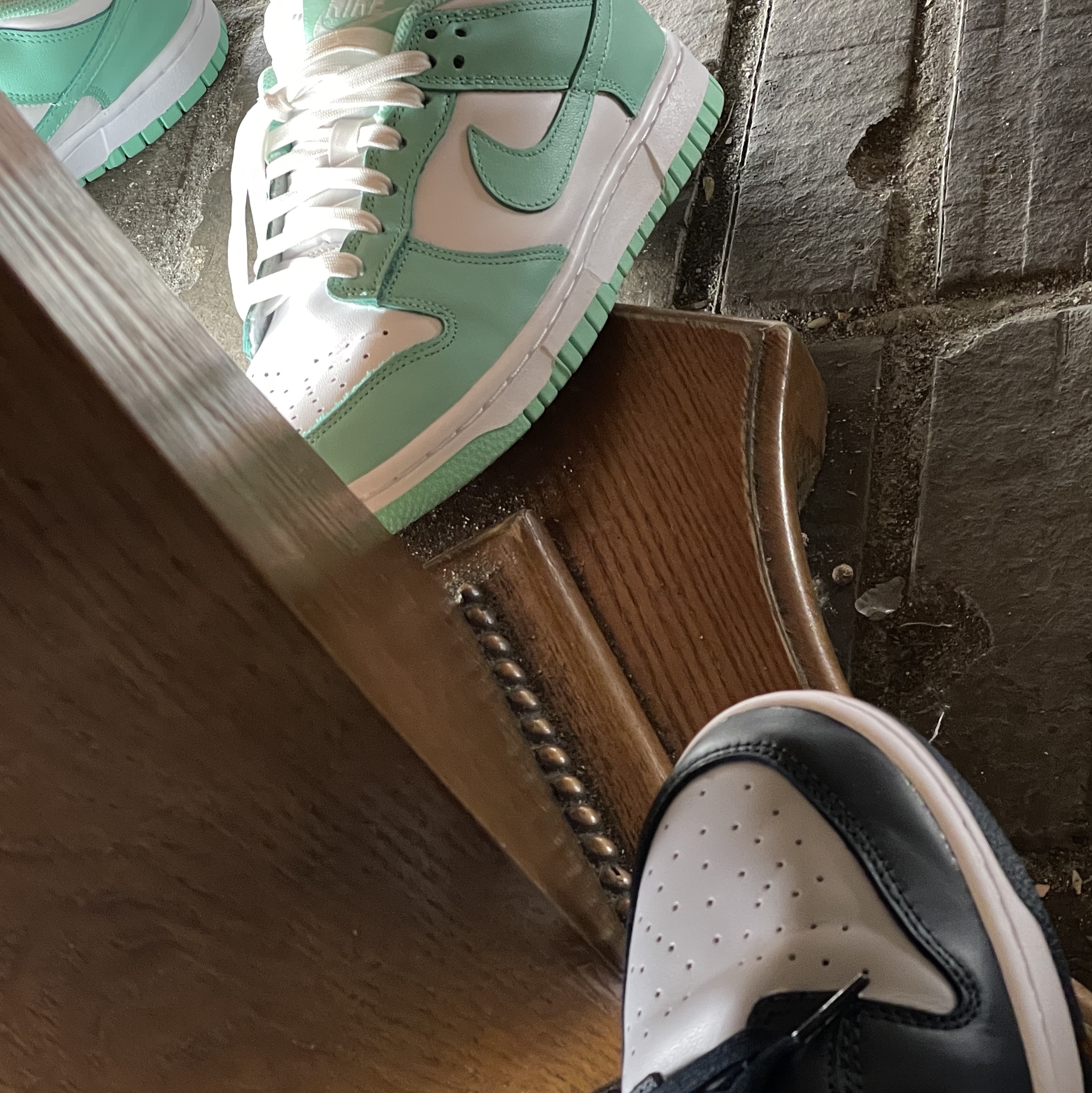 (W) Nike Dunk Low Green Glow, Nike Dunk Low Retro Championship Grey 착용 스타일