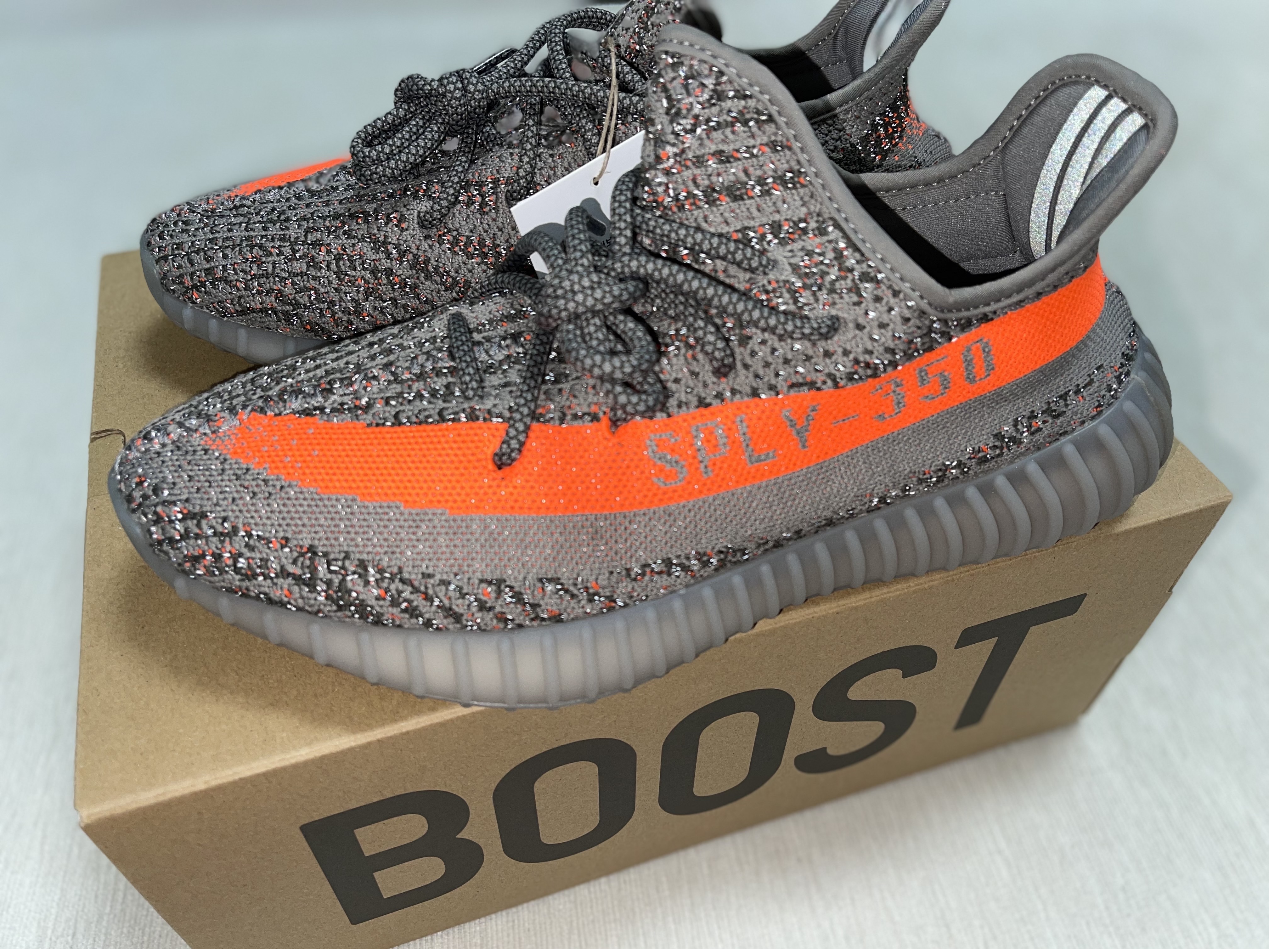 Adidas Yeezy Boost 350 V2 Beluga - Reflective 착용 스타일 - 2