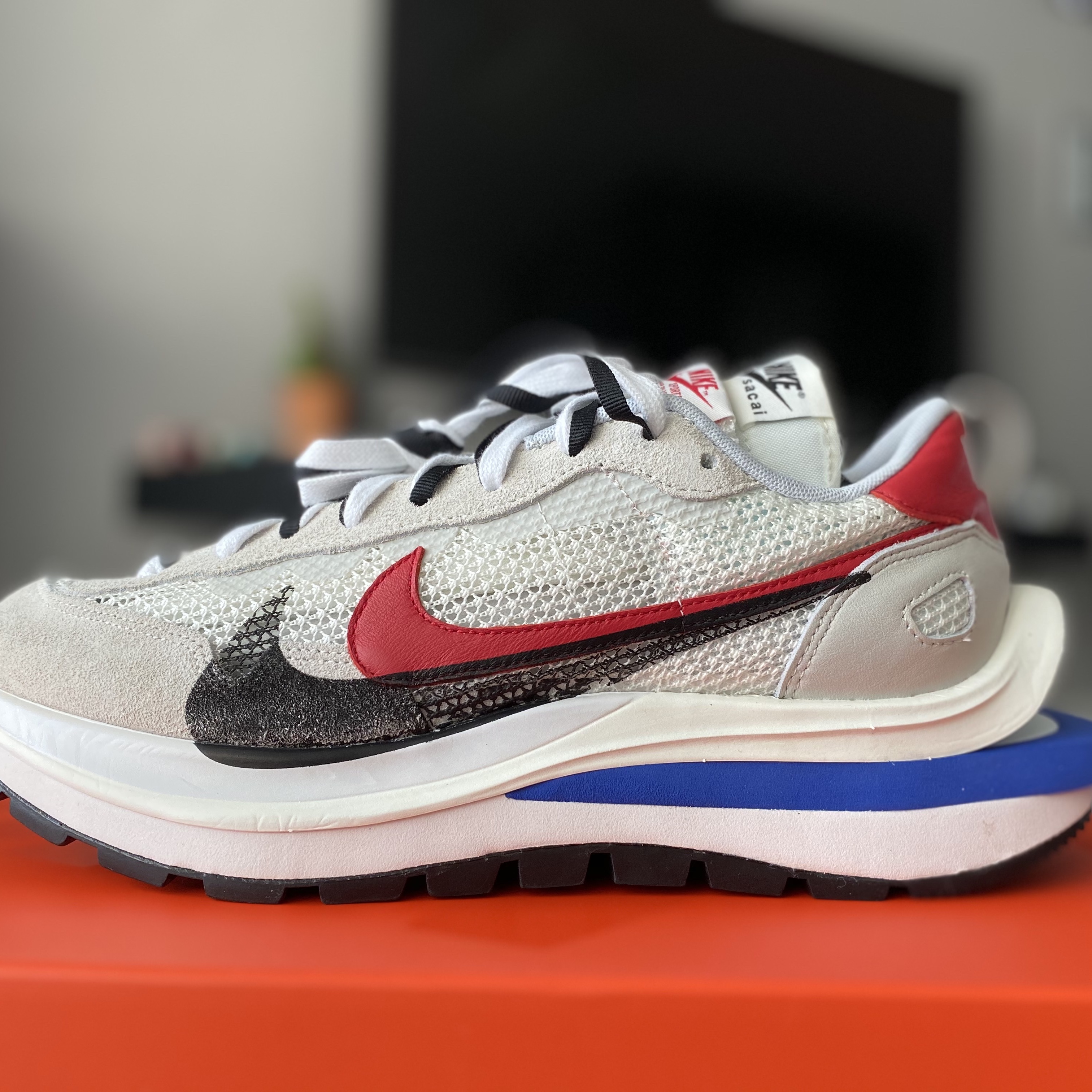 Nike x Sacai VaporWaffle Royal Fuchsia 착용 스타일 - 1