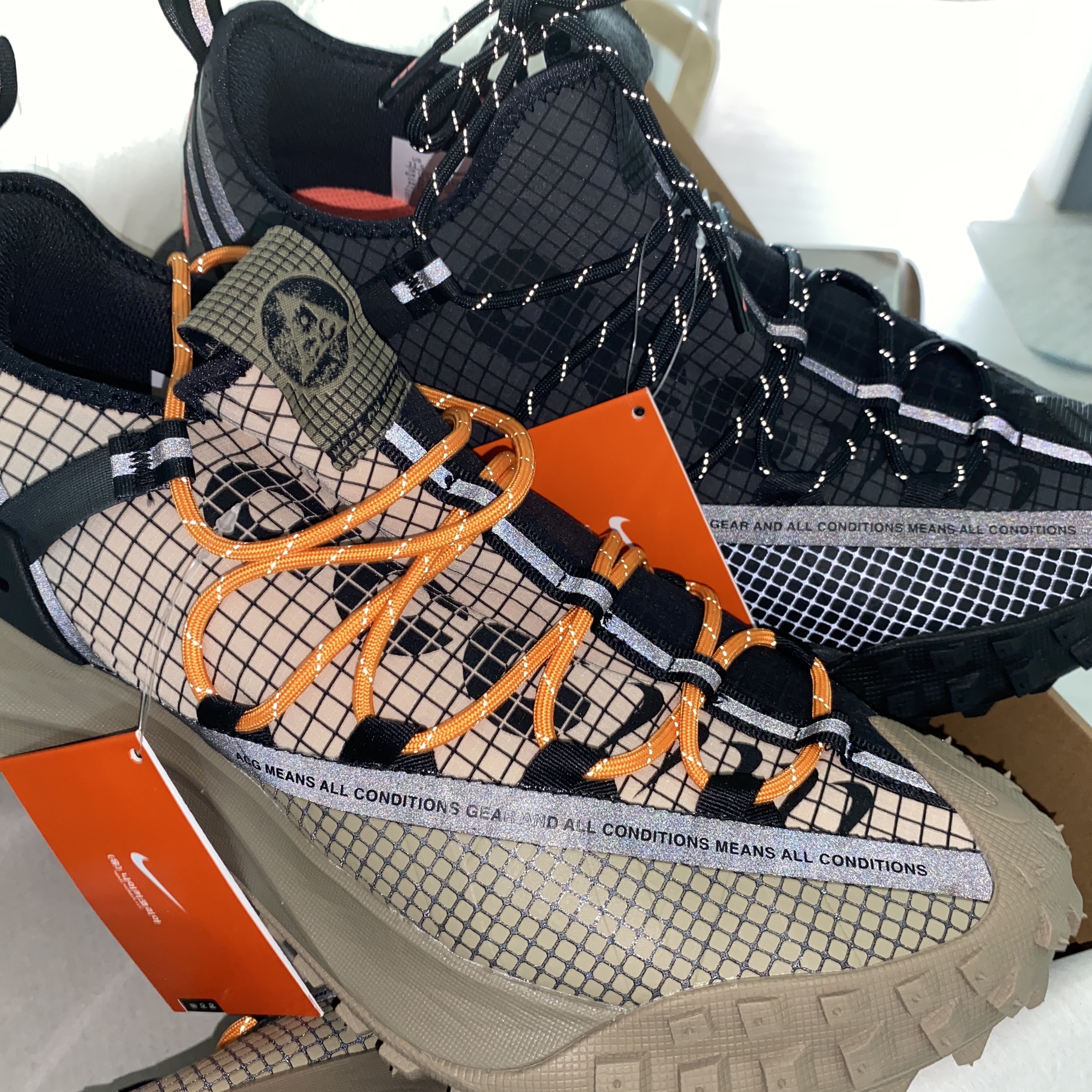 Nike ACG Mountain Fly Low Fossil Stone 착용 스타일