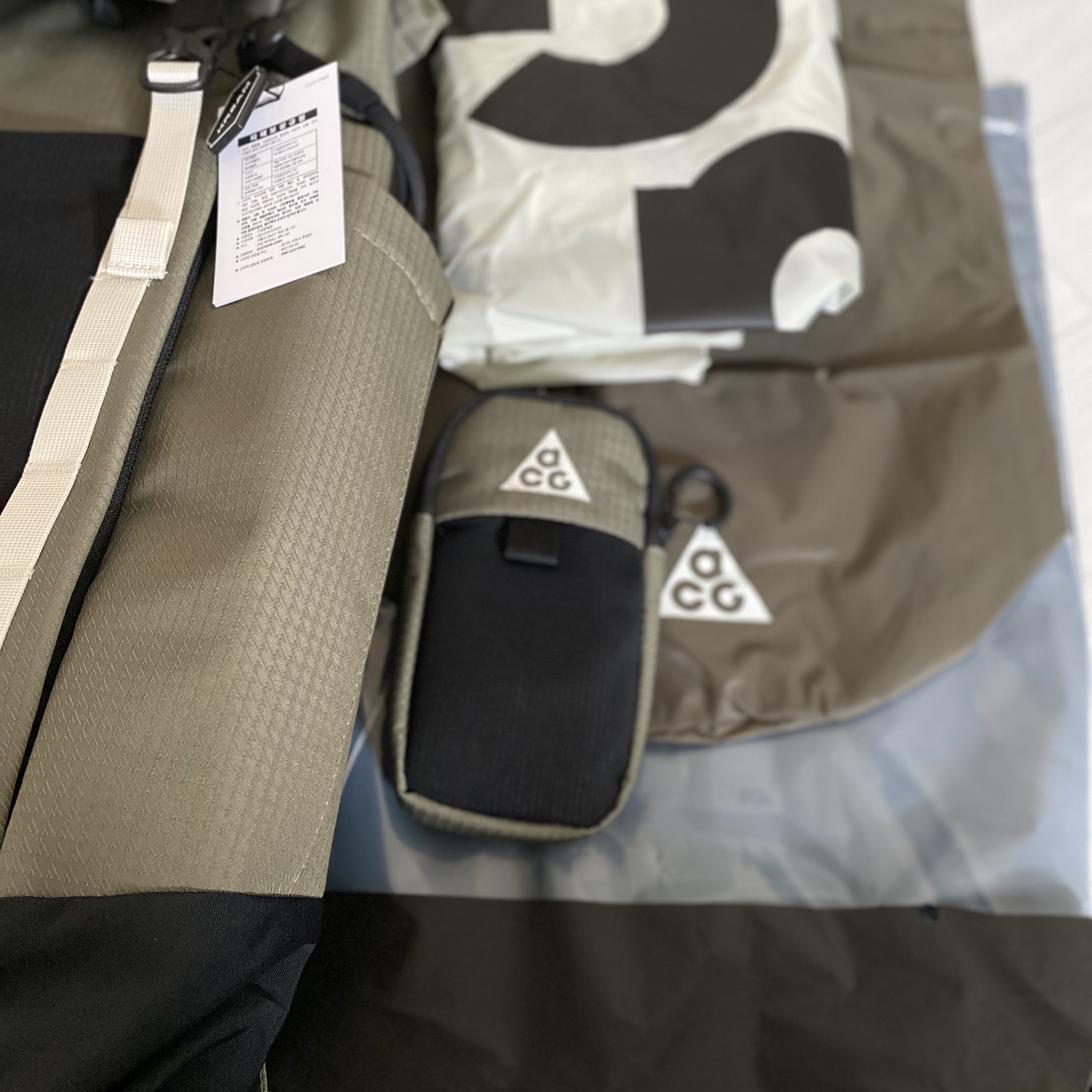 Nike ACG 36 Backpack Medium Olive 착용 스타일 - 4