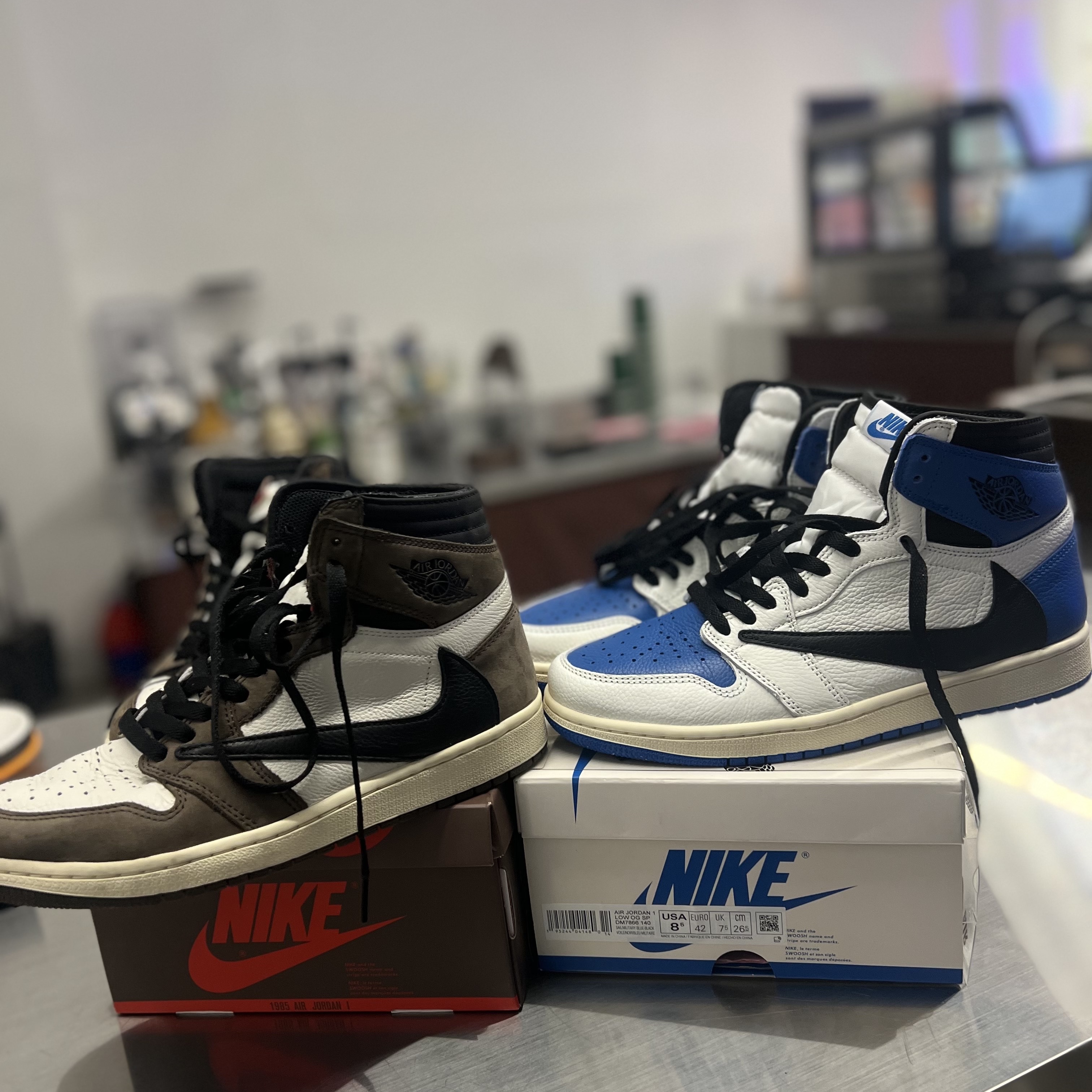 Jordan 1 x Travis Scott Retro High OG SP Mocha, Jordan 1 x Travis Scott x Fragment Retro Low OG SP Military Blue 착용 스타일
