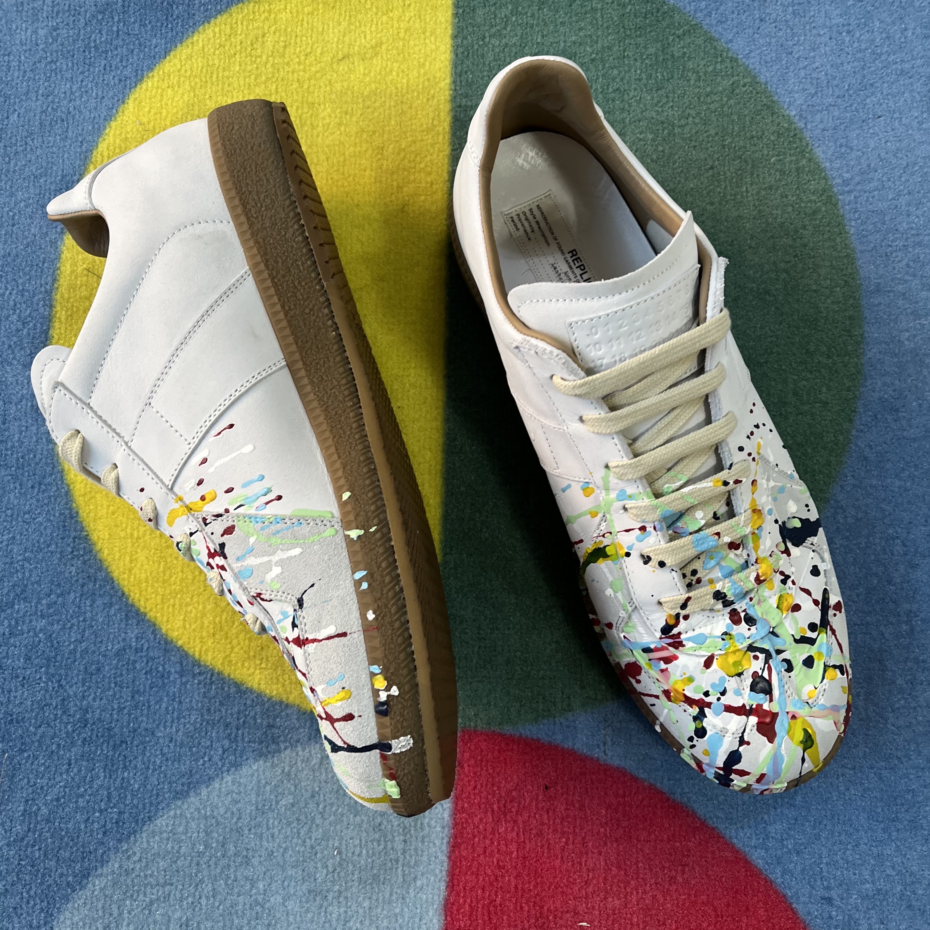 Maison Margiela Replica Paint Drop Sneakers 착용 스타일 - 1
