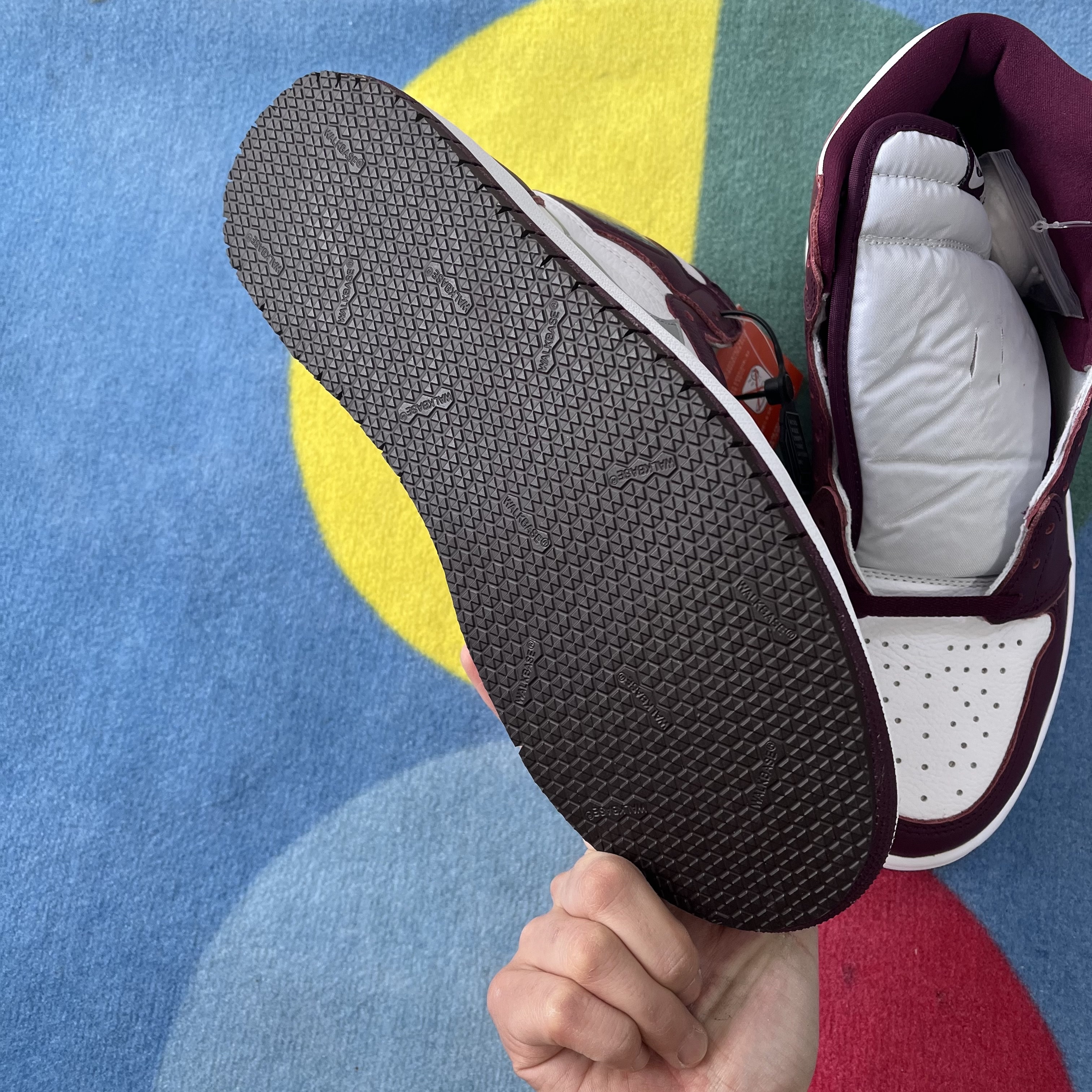 Jordan 1 Retro High OG Bordeaux 착용 스타일 - 5