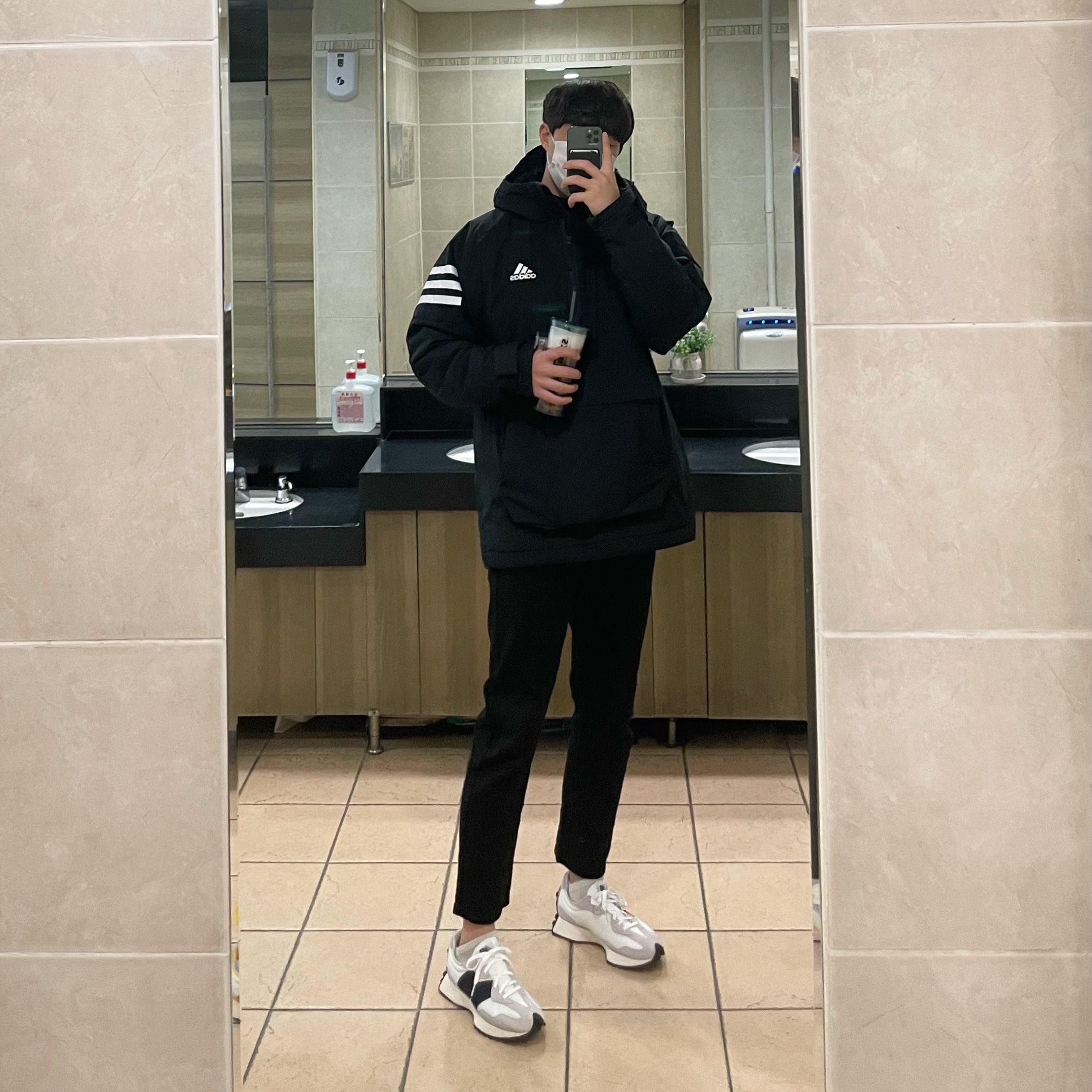 New Balance 327 White Black 착용 스타일