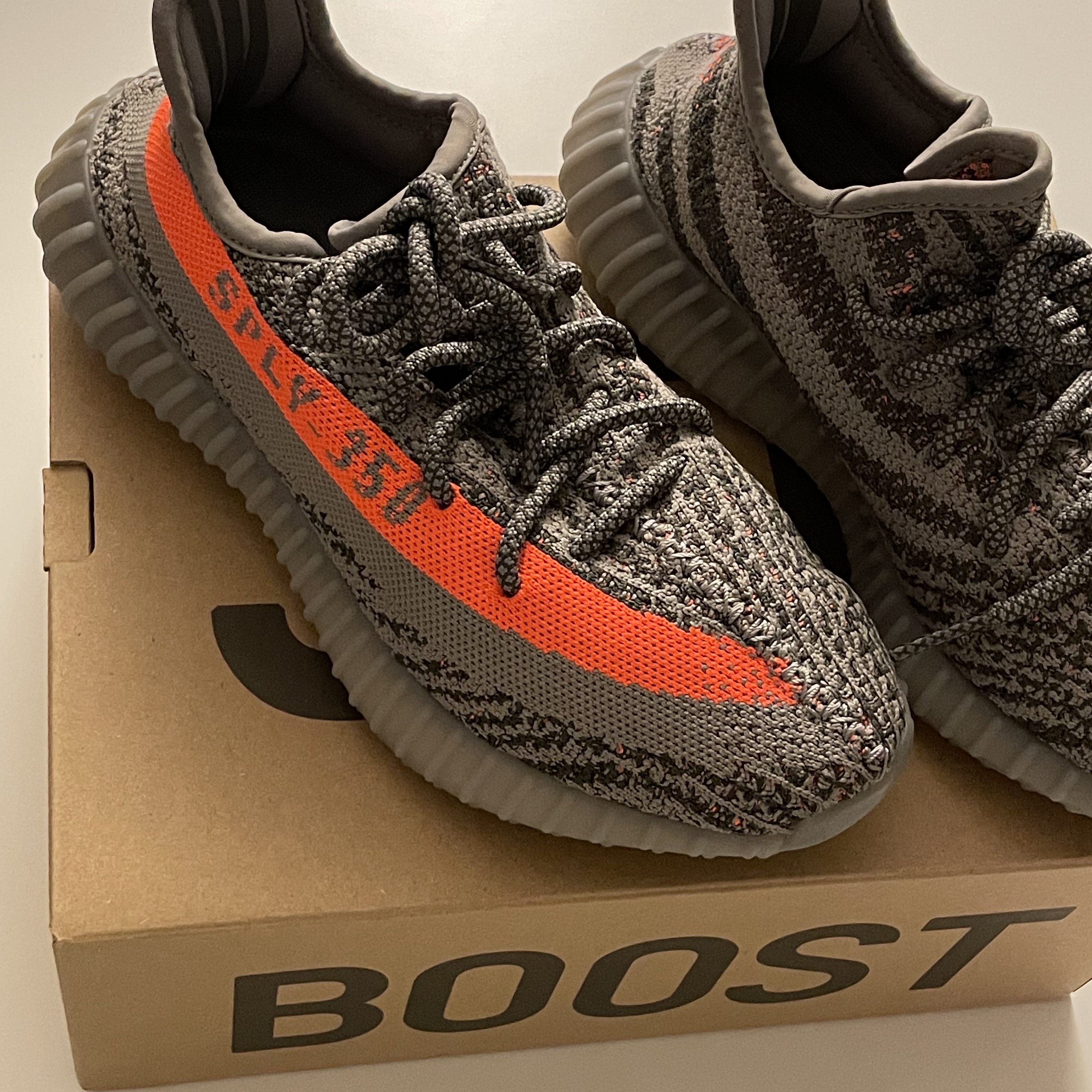 Adidas Yeezy Boost 350 V2 Beluga - Reflective 착용 스타일