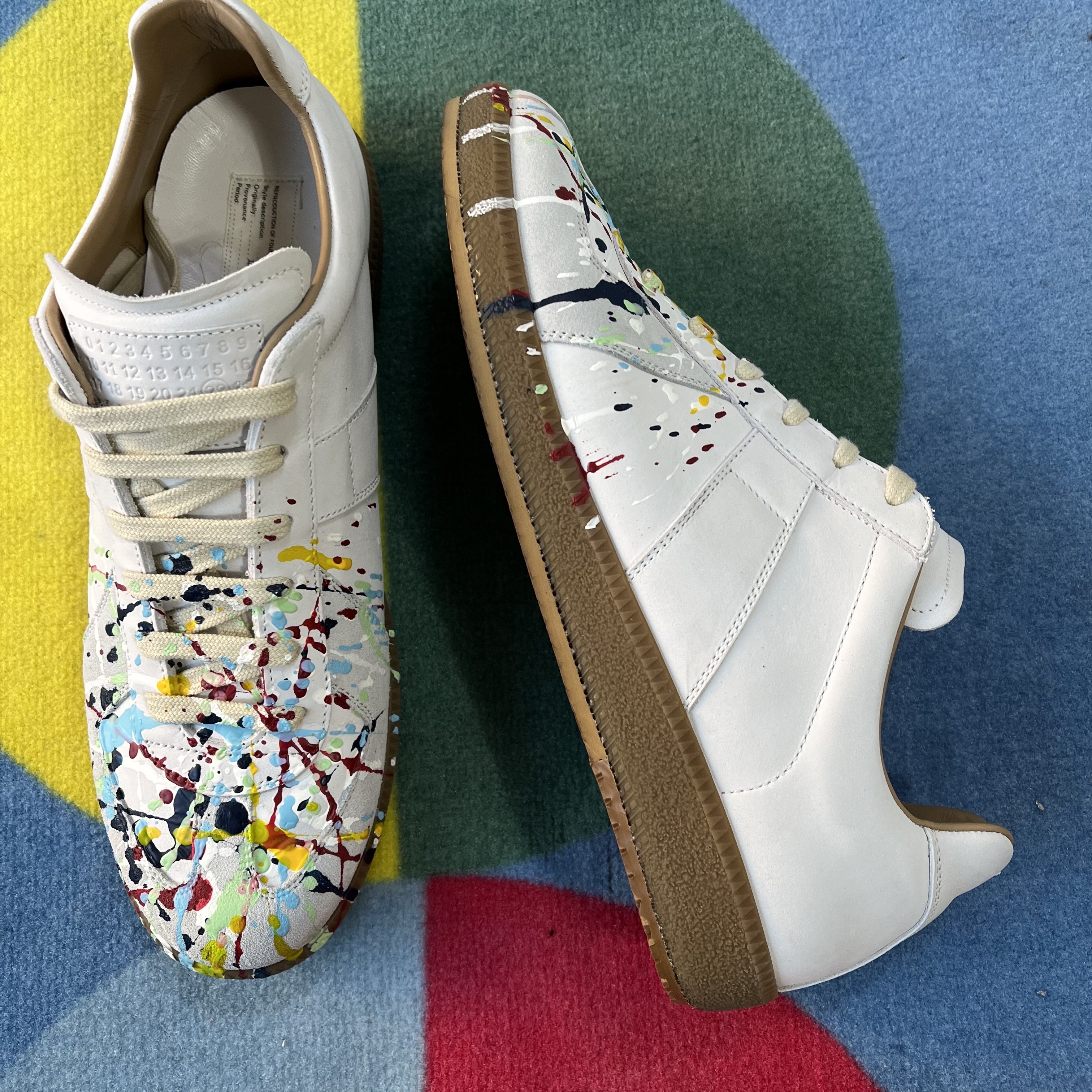 Maison Margiela Replica Paint Drop Sneakers 착용 스타일 - 4