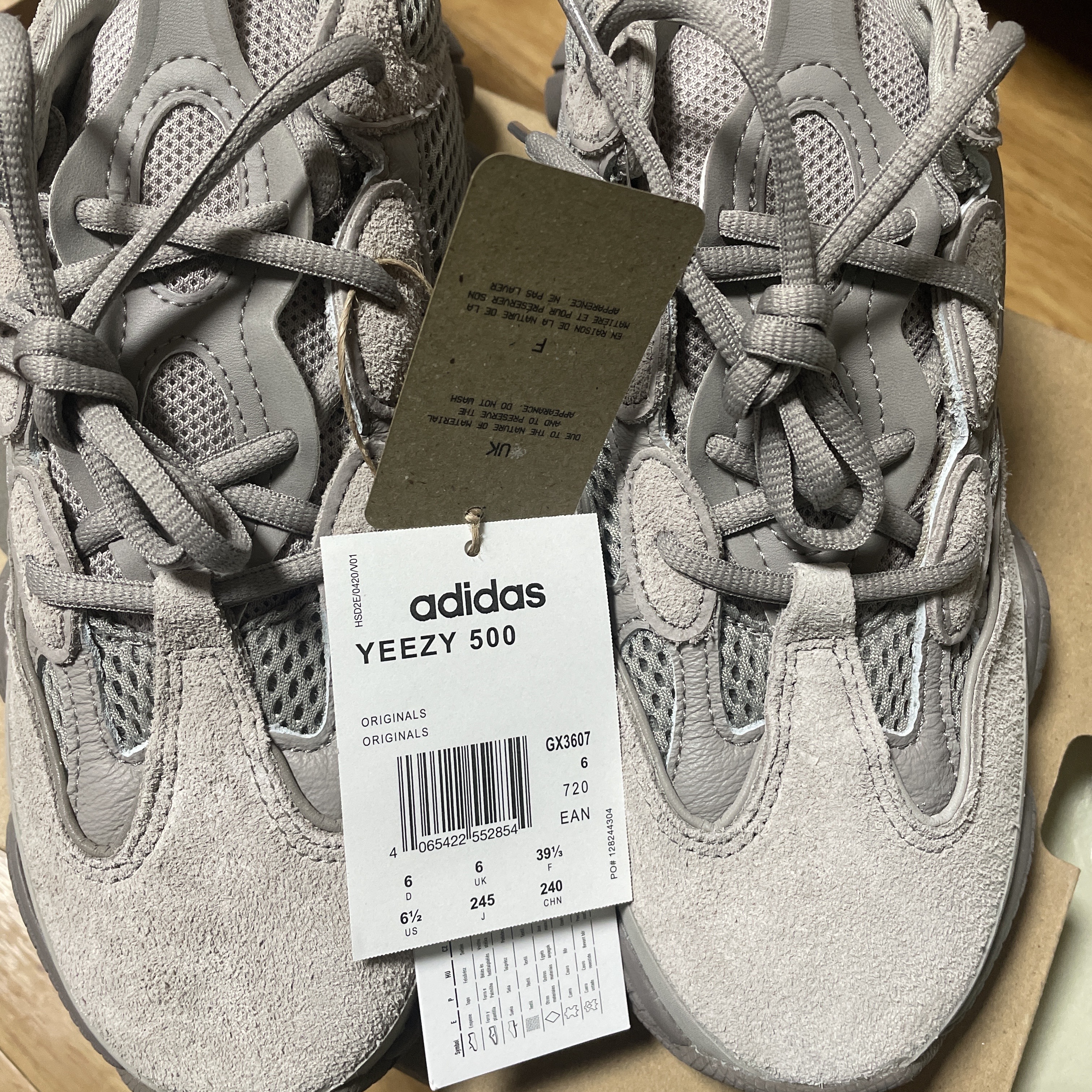 Adidas Yeezy 500 Ash Grey 착용 스타일 - 2