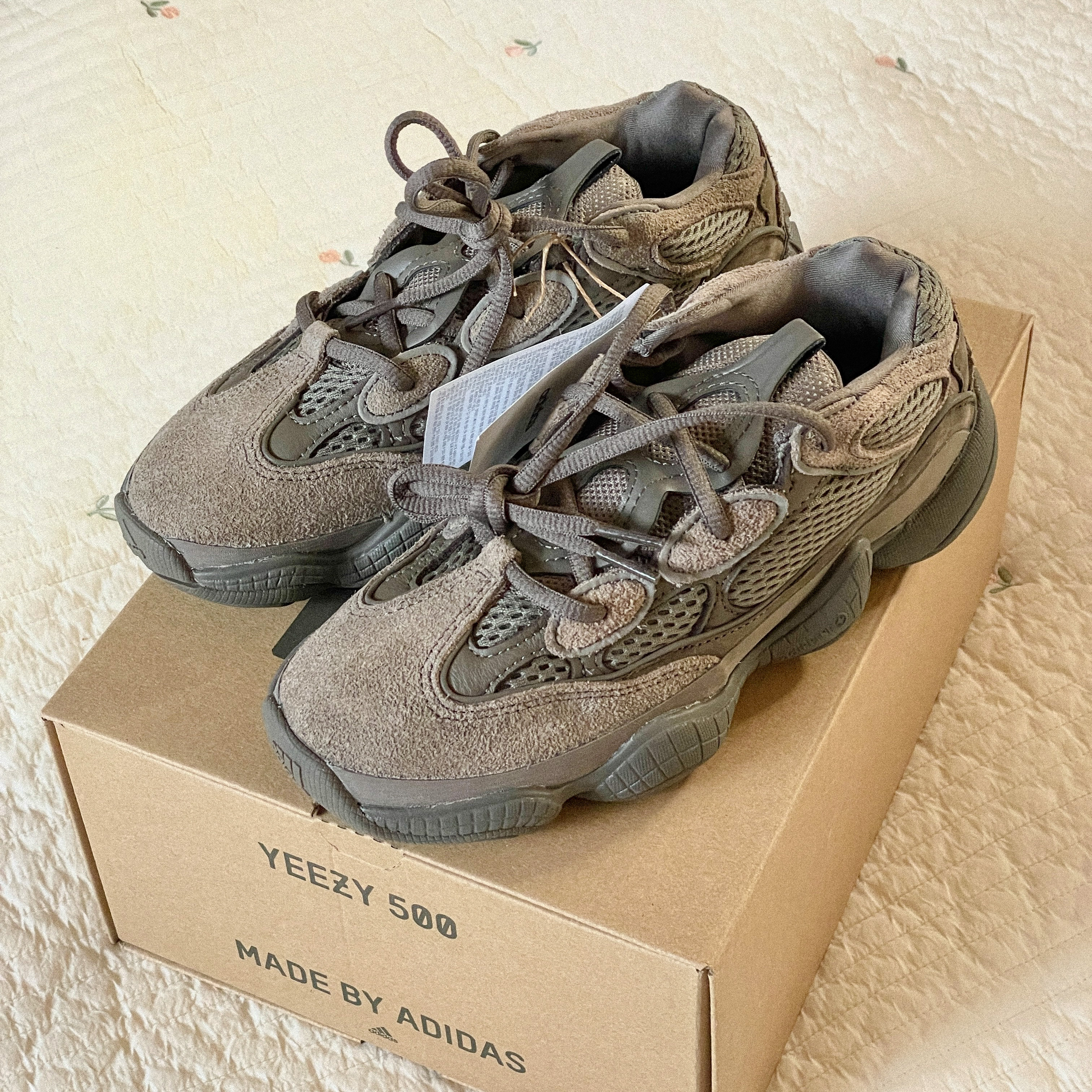 Adidas Yeezy 500 Clay Brown 착용 스타일 - 2