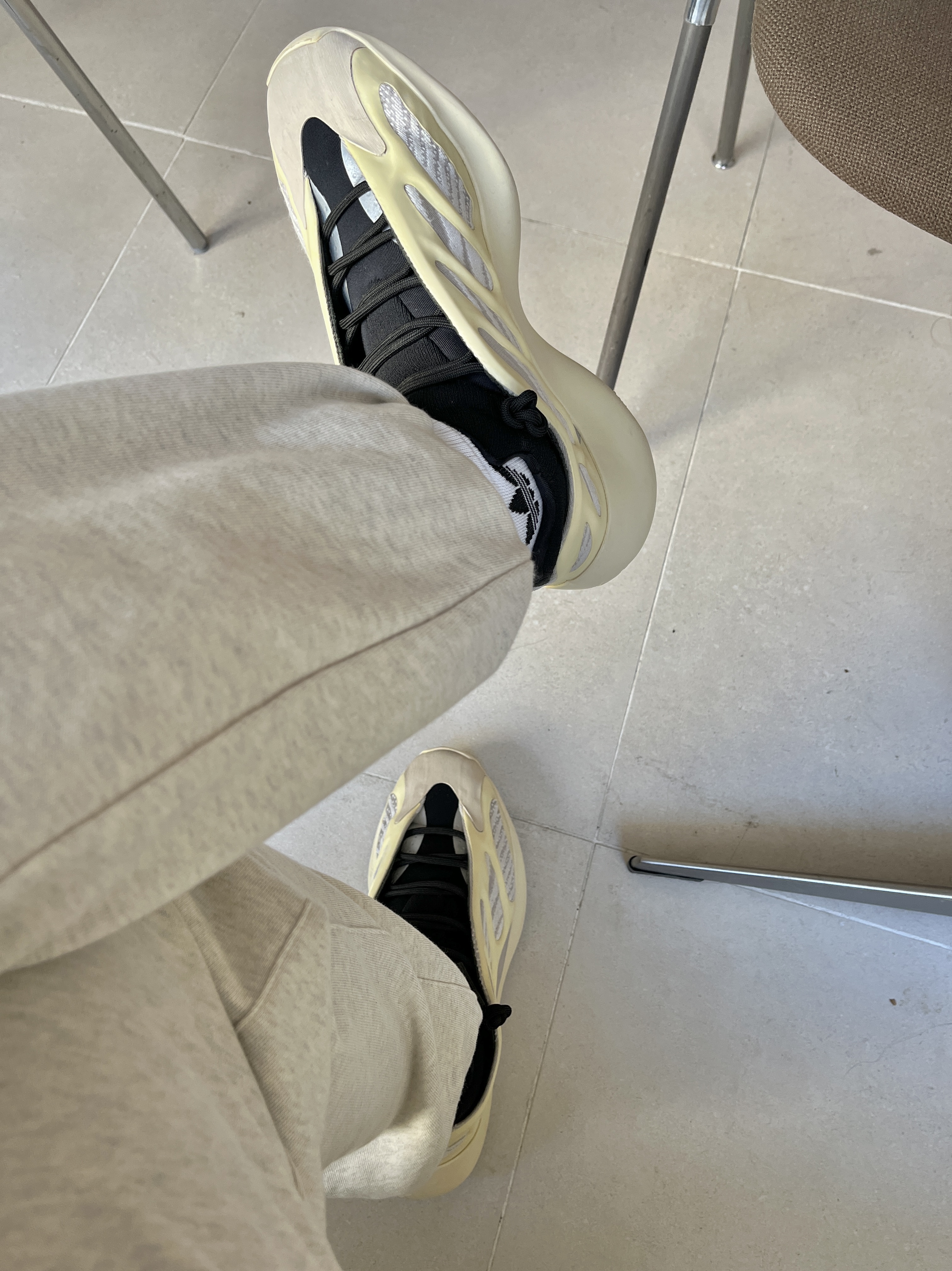 Adidas Yeezy 700 V3 Azael 2019 착용 스타일
