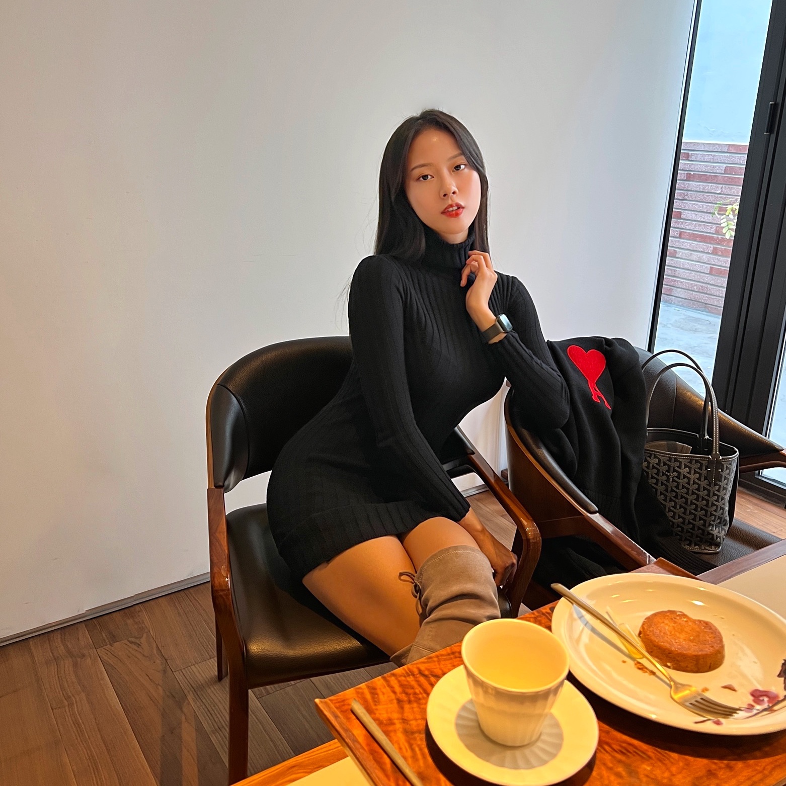 AMI de Coeur Oversize Cardigan Black - 21FW 착용 스타일 - 2