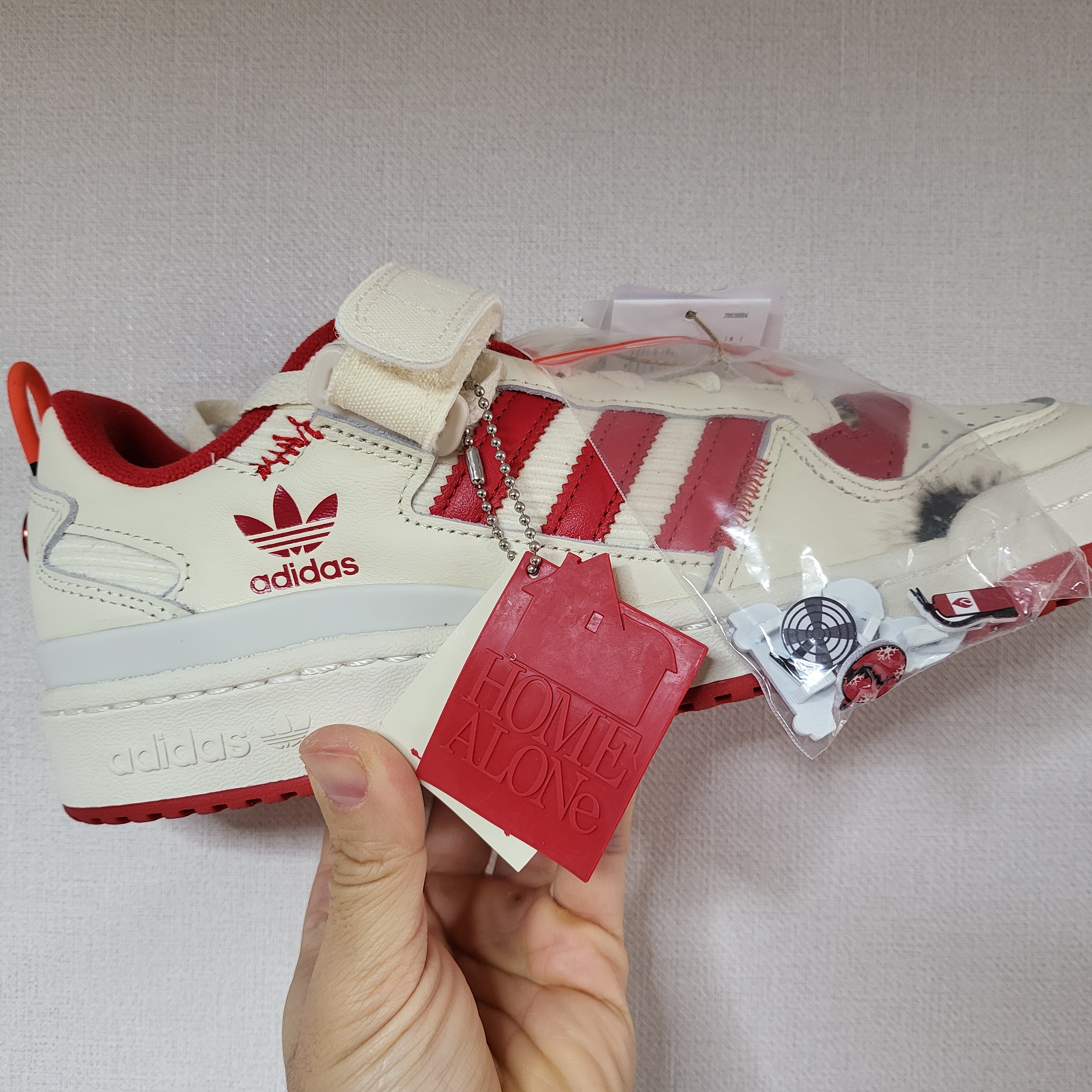 Adidas Forum Low Home Alone 착용 스타일 - 3
