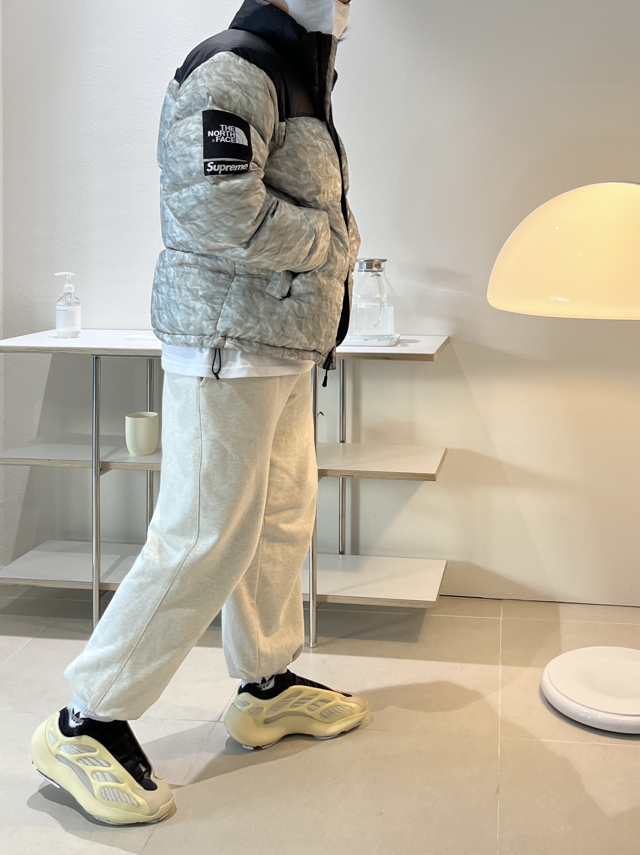 Adidas Yeezy 700 V3 Azael 2019, Supreme x The North Face Paper Print Nuptse Jacket - 19FW 착용 스타일