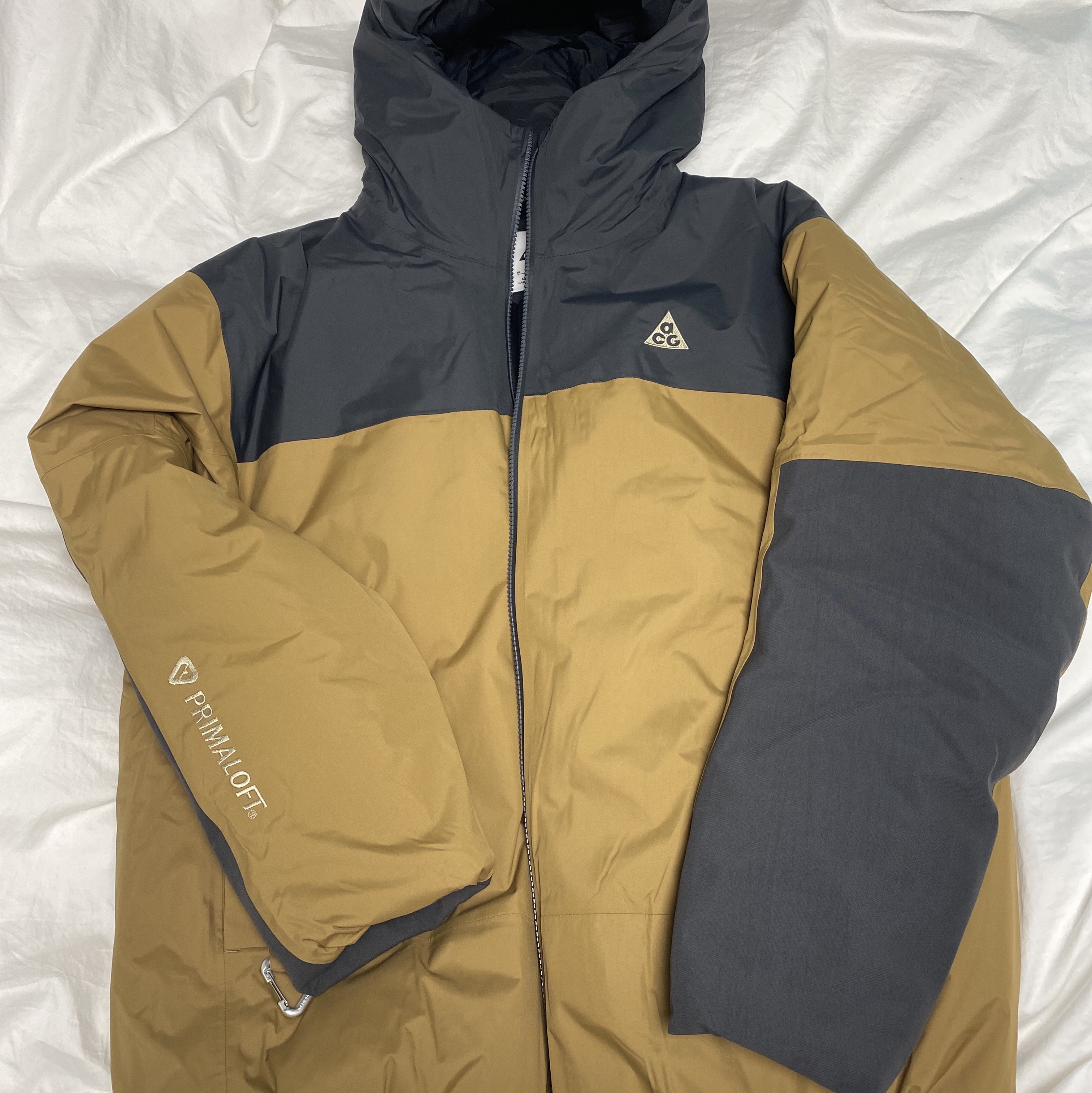 Nike ACG 4th Horseman Puffer Jacket Anthracite Beige - US/EU 착용 스타일 - 1