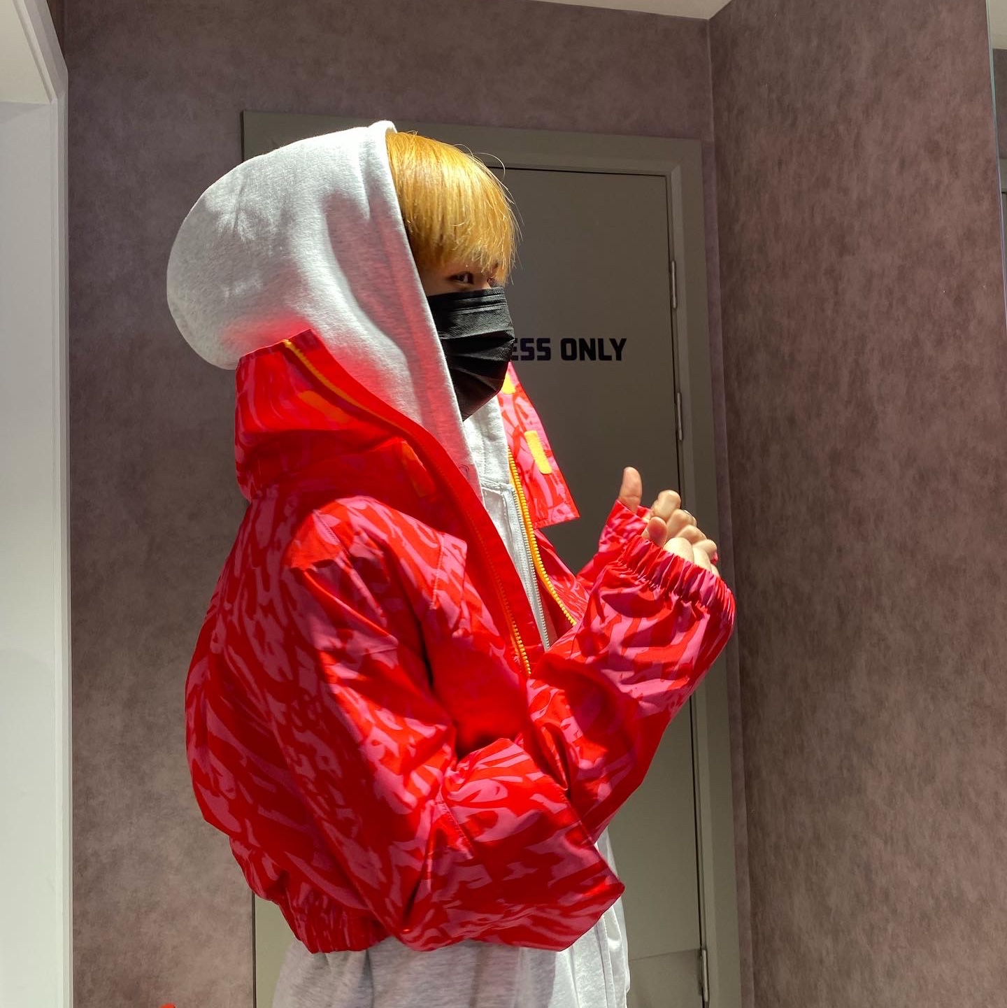 Stussy World Tour Zip Hoodie Ash Heather 2021 착용 스타일 - 2
