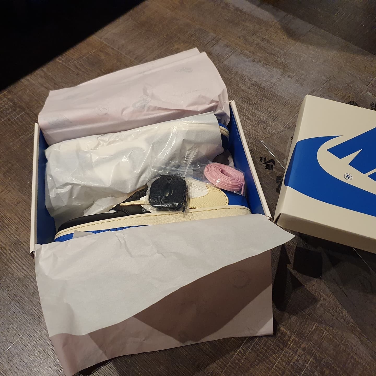 Jordan 1 x Travis Scott x Fragment Retro Low OG SP Military Blue 착용 스타일 - 3