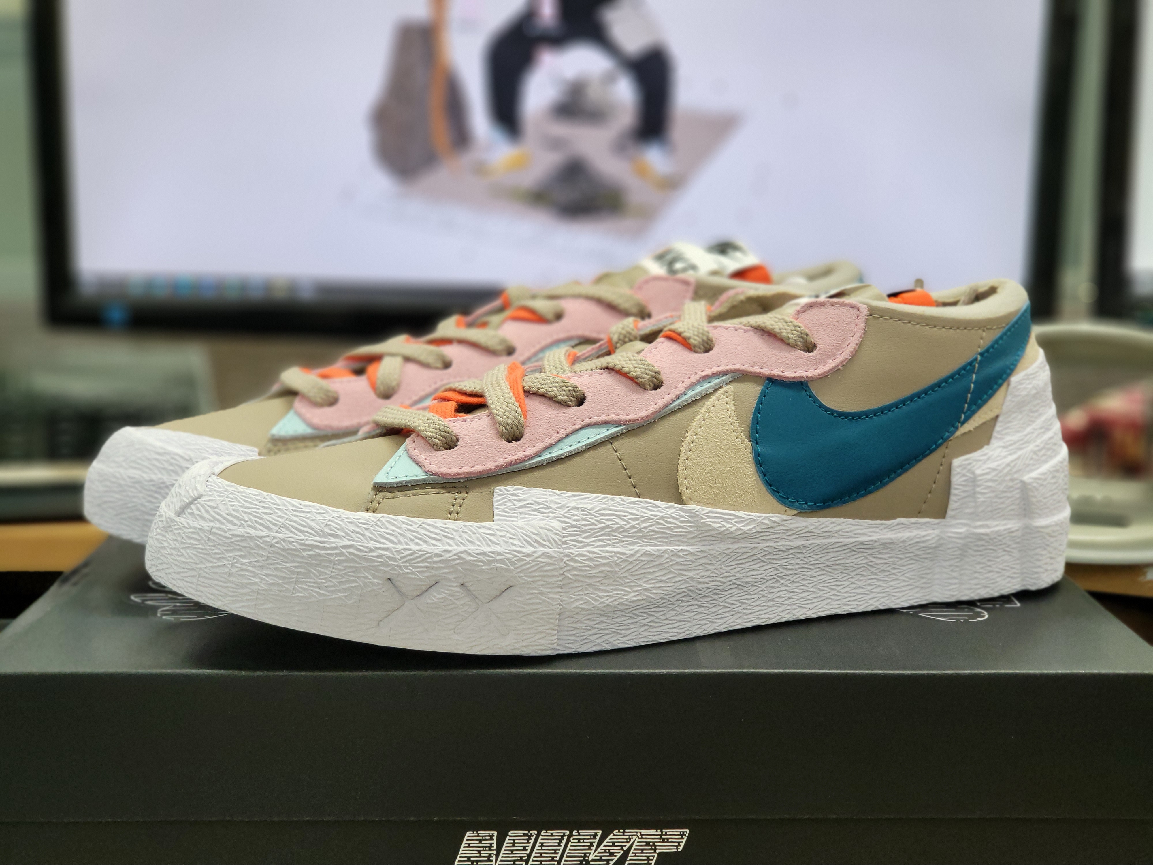Nike x Sacai x Kaws Blazer Low Reed 착용 스타일