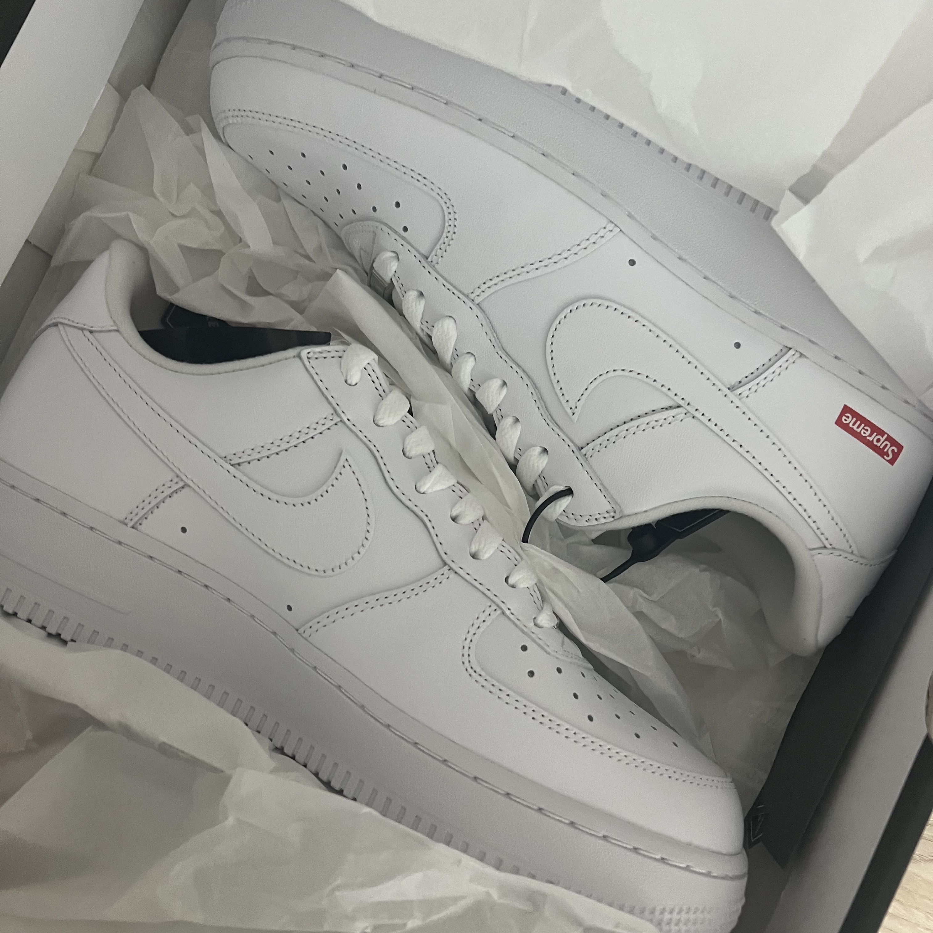 Nike x Supreme Air Force 1 Low White 착용 스타일