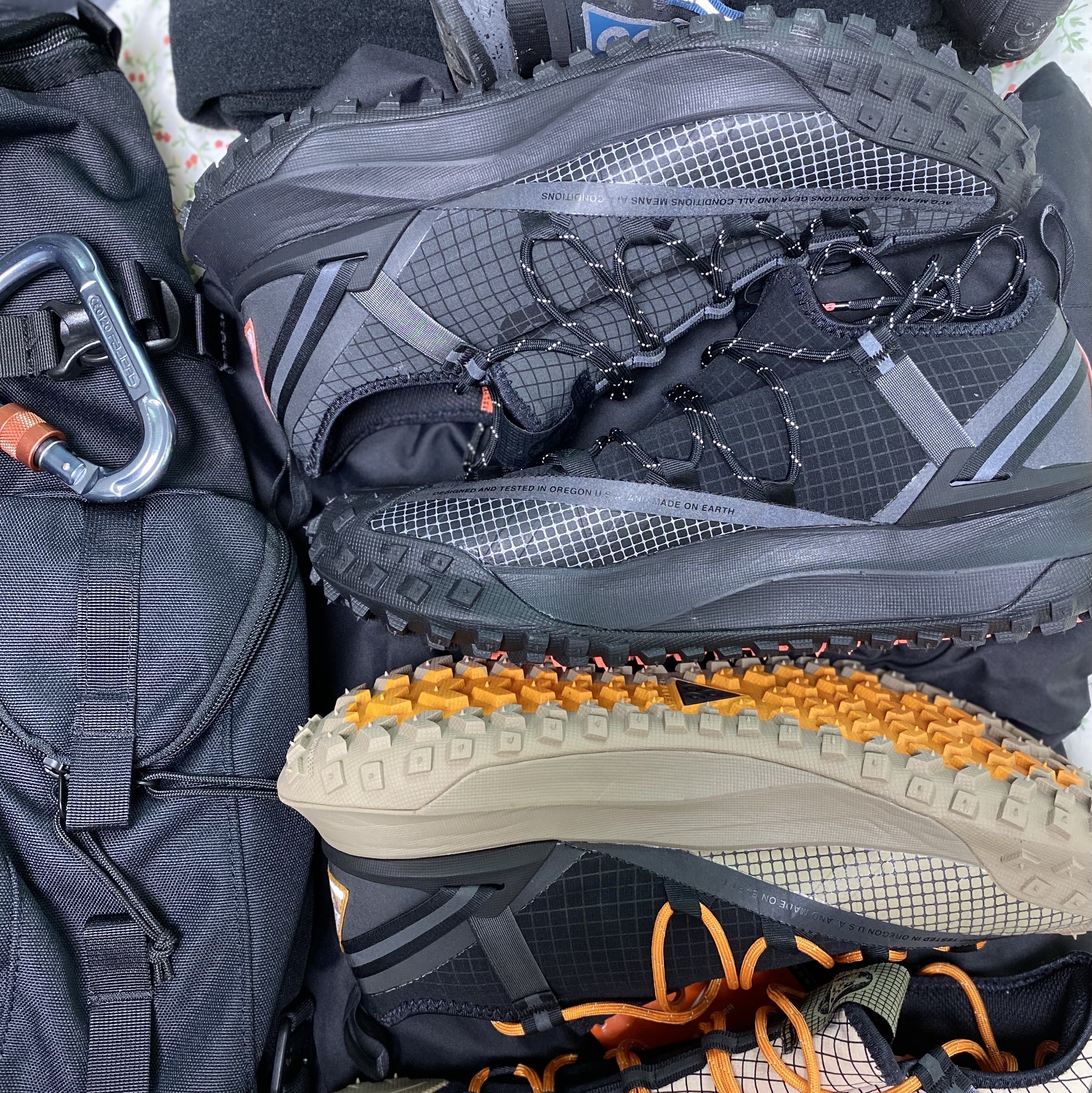 Nike ACG Mountain Fly Low Anthracite, Nike ACG Mountain Fly Low Fossil Stone 착용 스타일 - 2