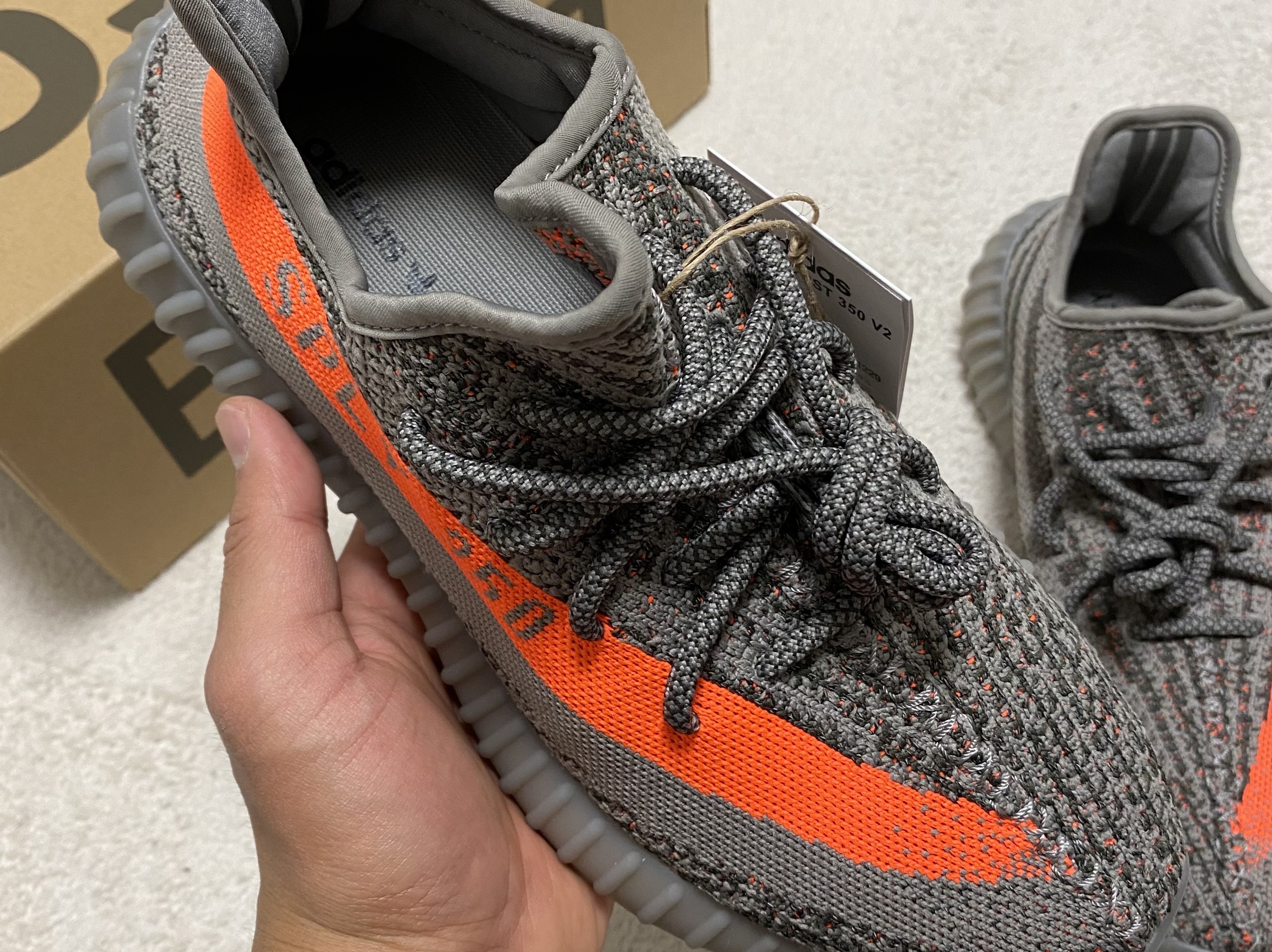 Adidas Yeezy Boost 350 V2 Beluga - Reflective 착용 스타일 - 3