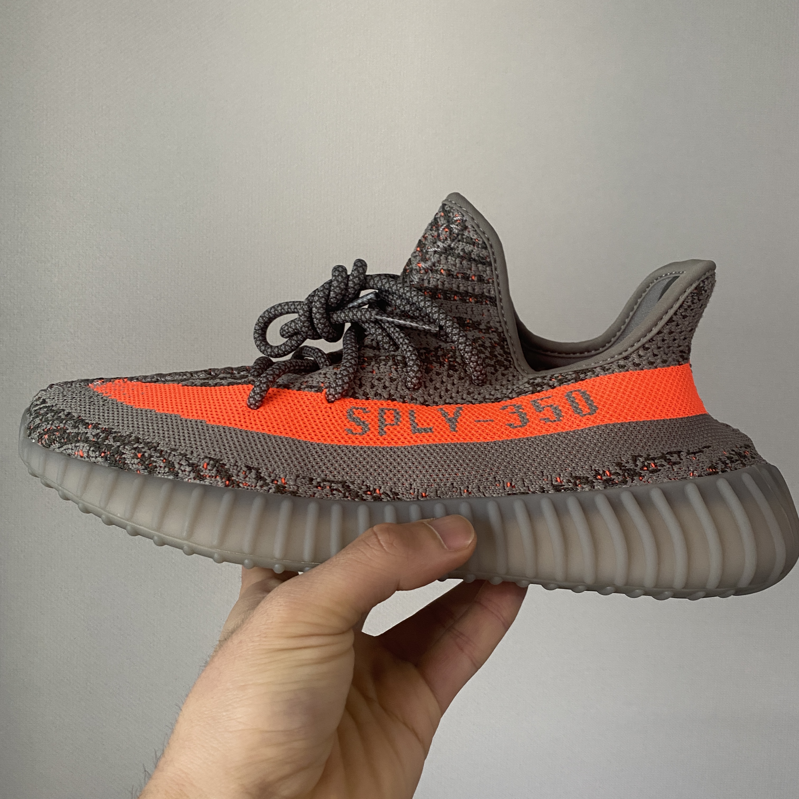 Adidas Yeezy Boost 350 V2 Beluga - Reflective 착용 스타일