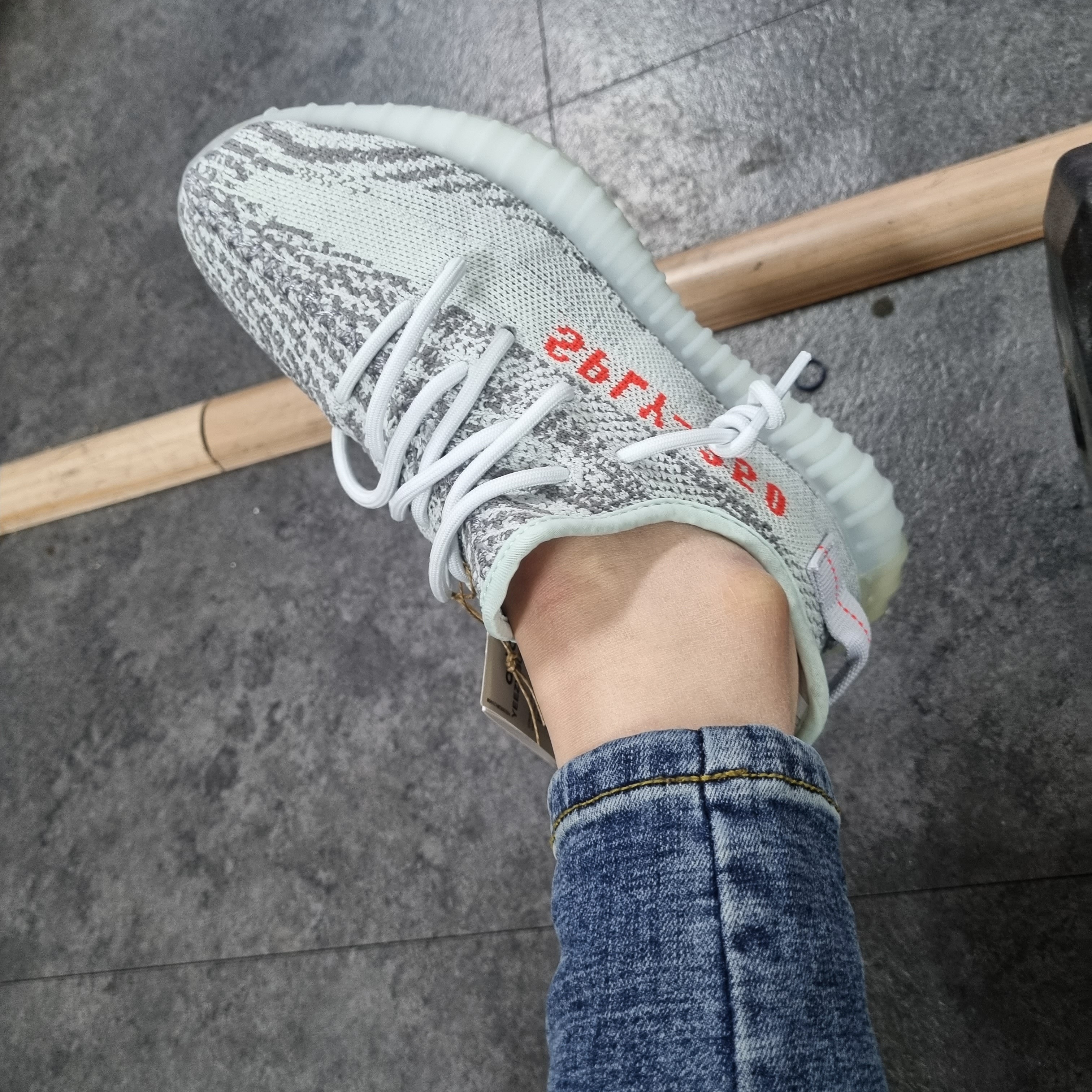 Adidas Yeezy Boost 350 V2 Blue Tint 2017 착용 스타일