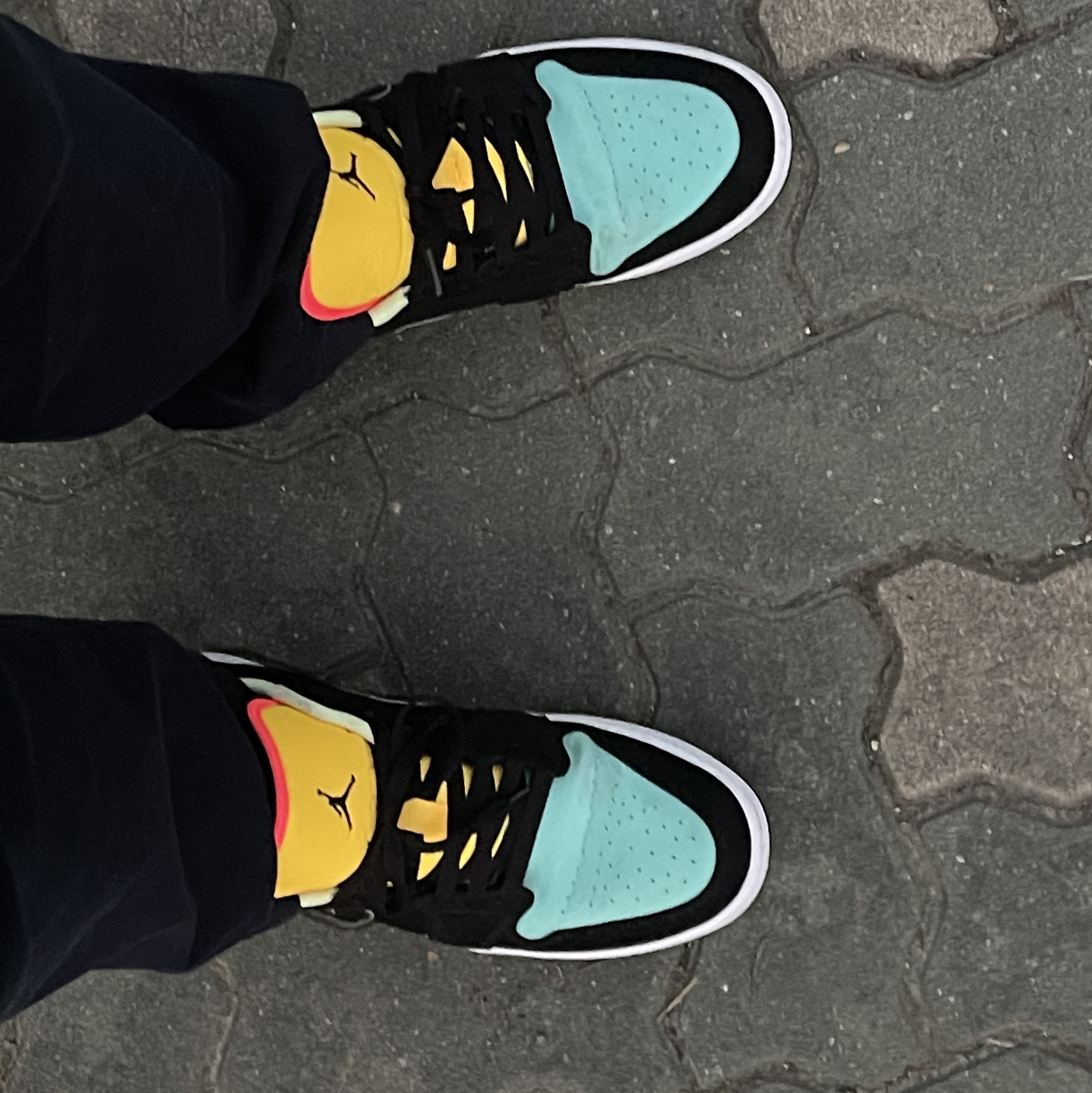 Jordan 1 Low SE Aurora Green 착용 스타일 - 1