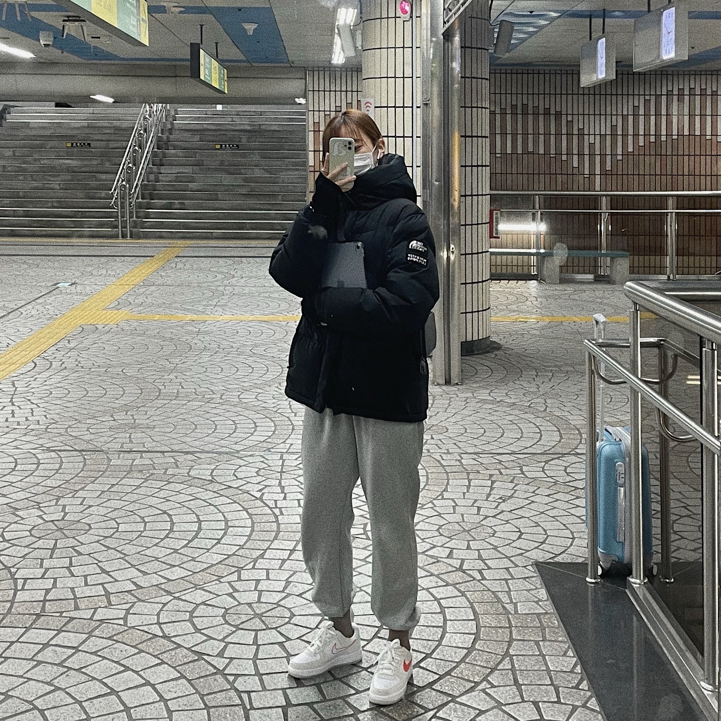 (W) Nike Air Force 1 '07 SE First Use Orange Sail 착용 스타일 - 1