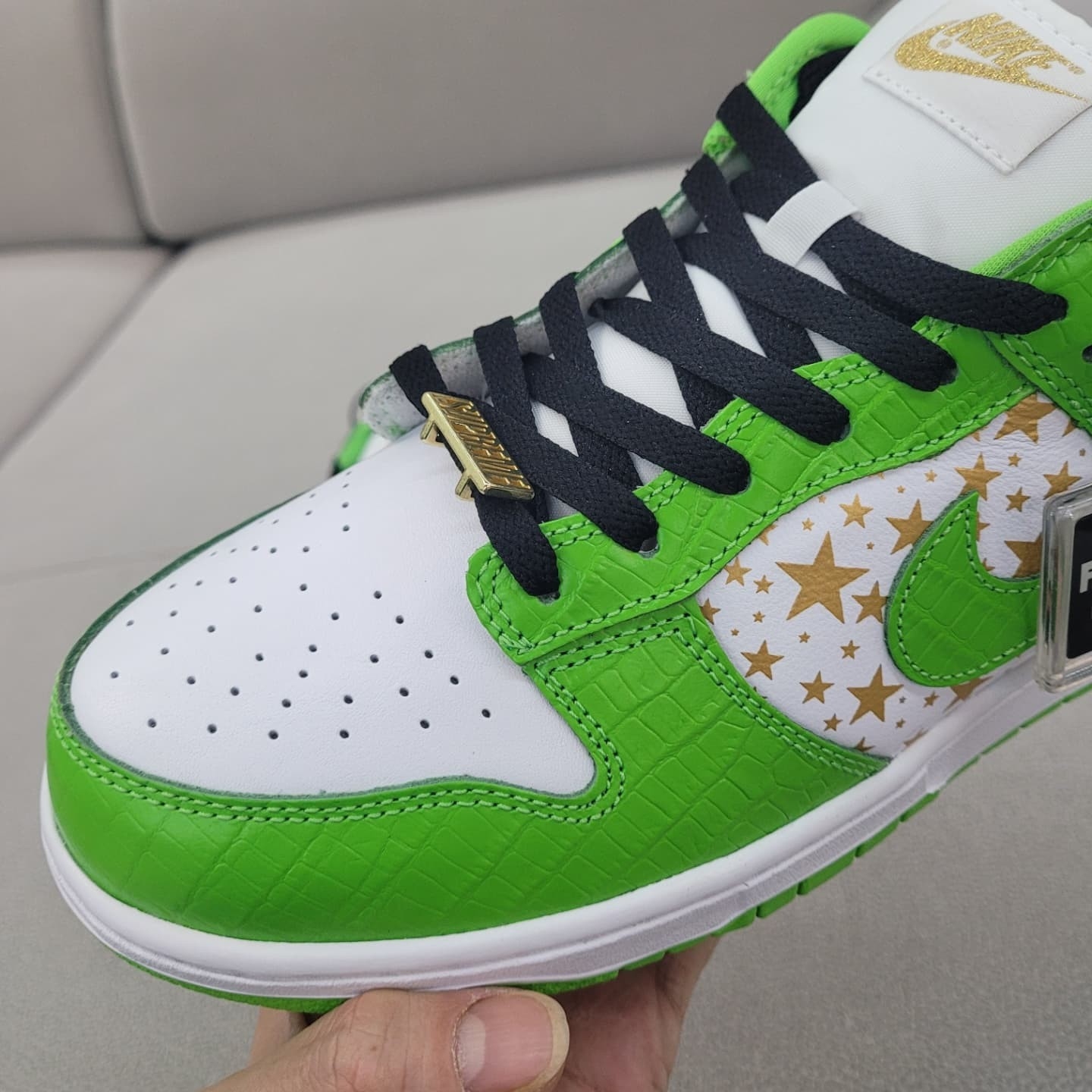 Nike x Supreme SB Dunk Low Mean Green 착용 스타일 - 2
