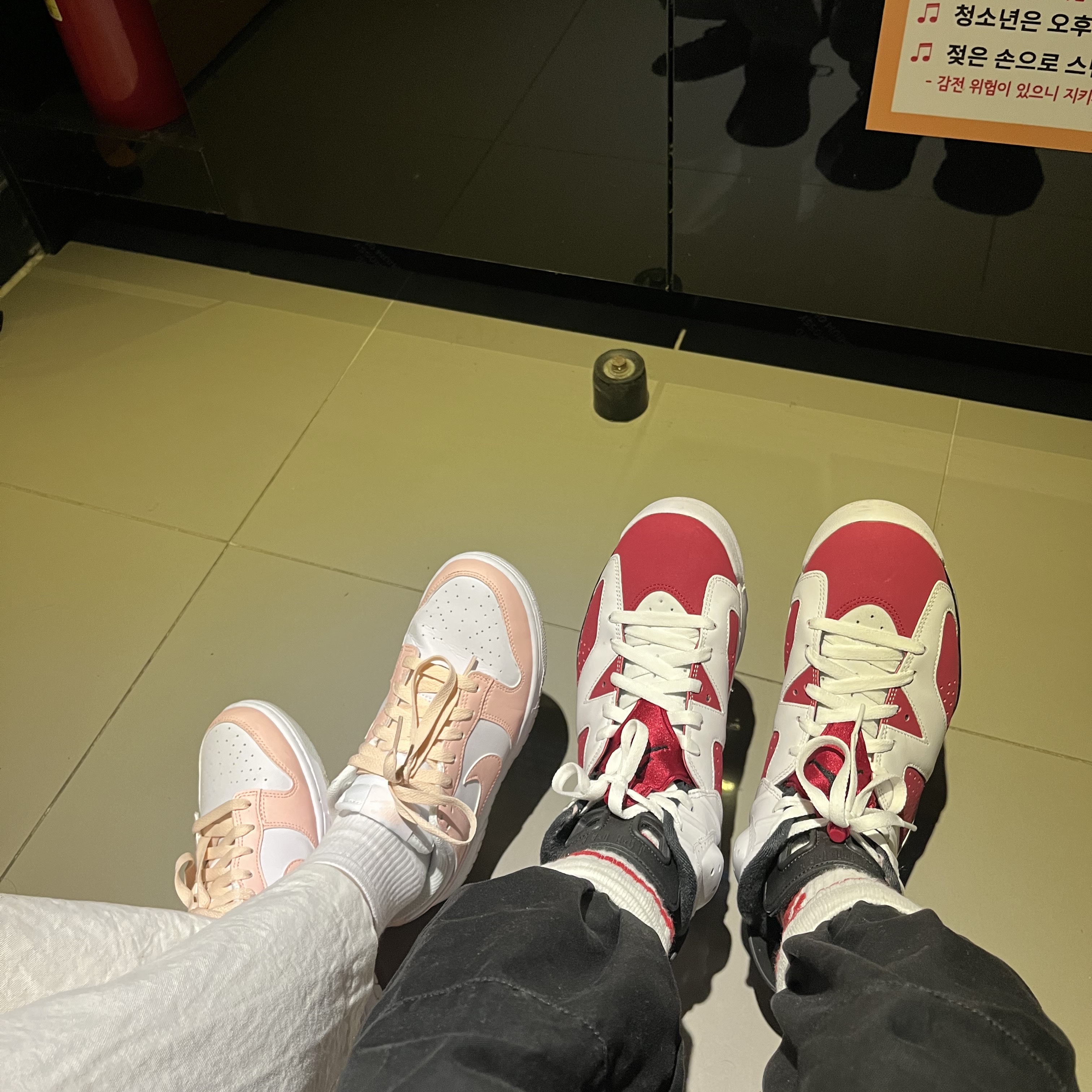 (W) Nike Dunk Low Next Nature Pale Coral, Jordan 6 Retro Carmine 2021 착용 스타일