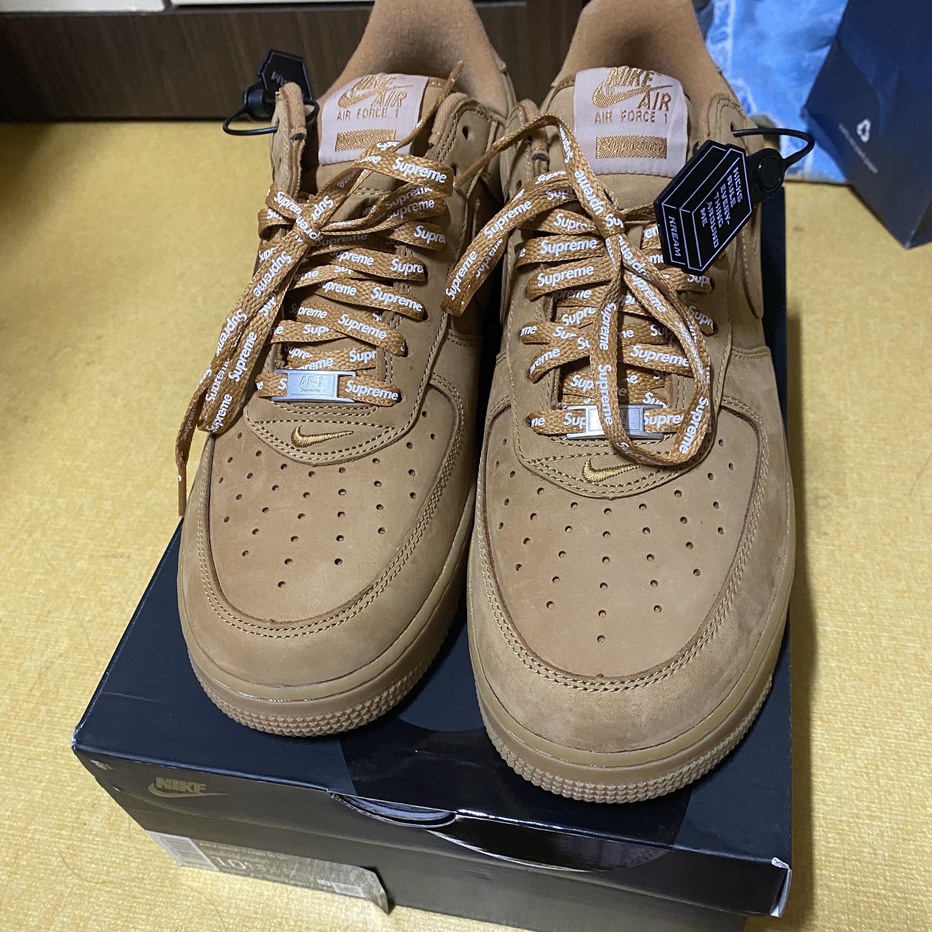 Nike x Supreme Air Force 1 Low Flax 착용 스타일 - 1