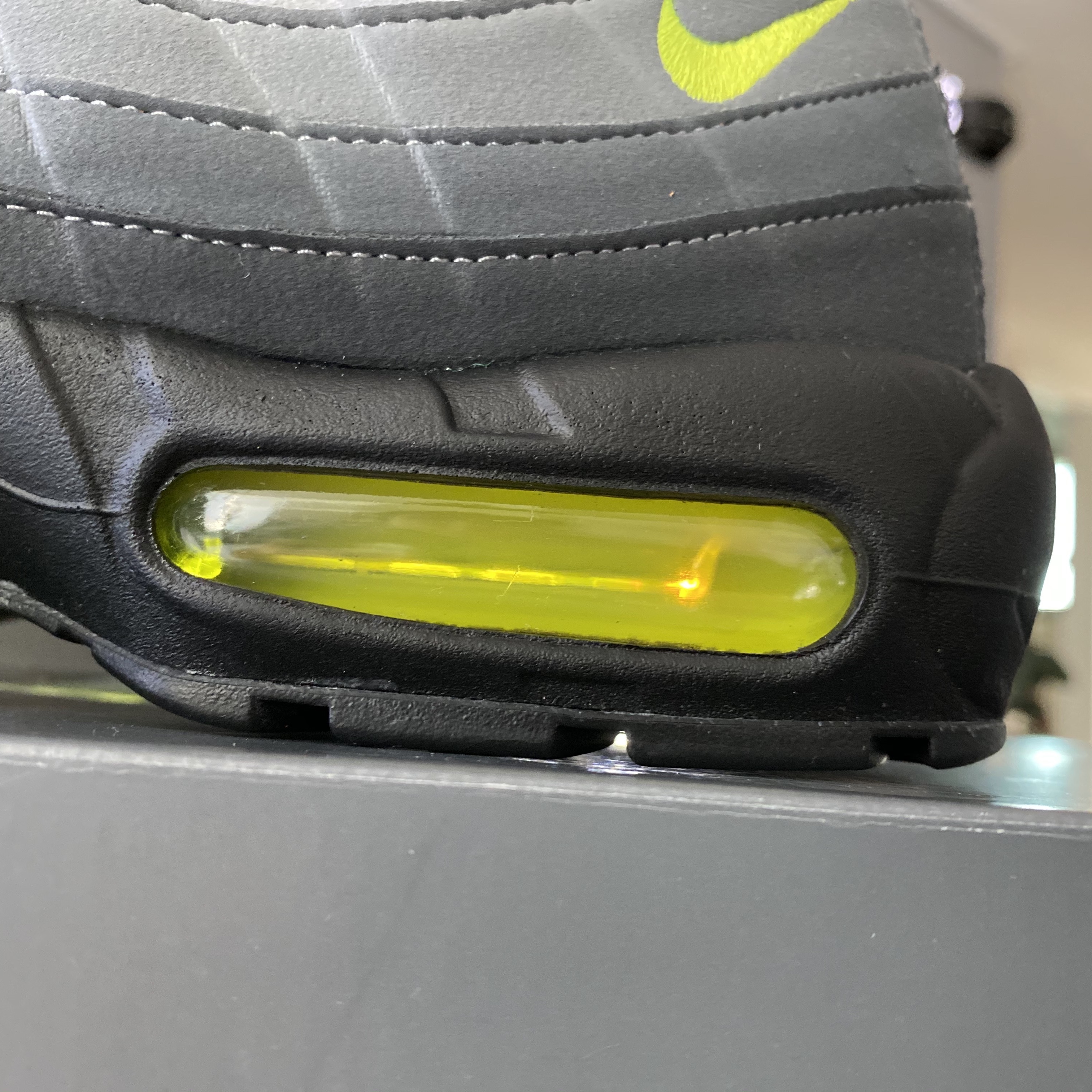 Nike Air Max 95 OG Neon Yellow 2020 착용 스타일 - 4