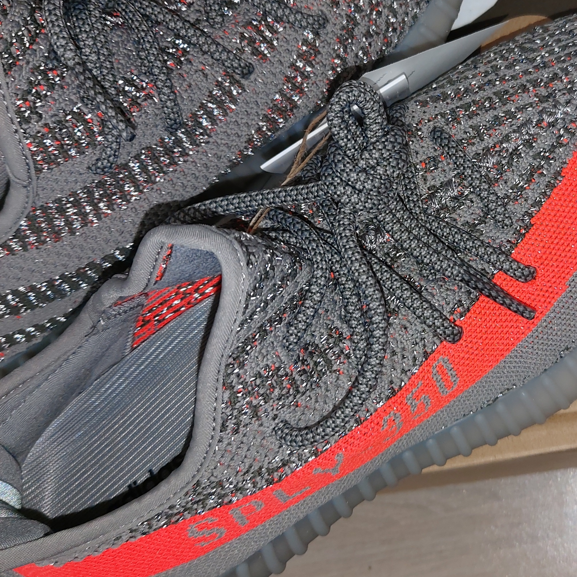 Adidas Yeezy Boost 350 V2 Beluga - Reflective 착용 스타일