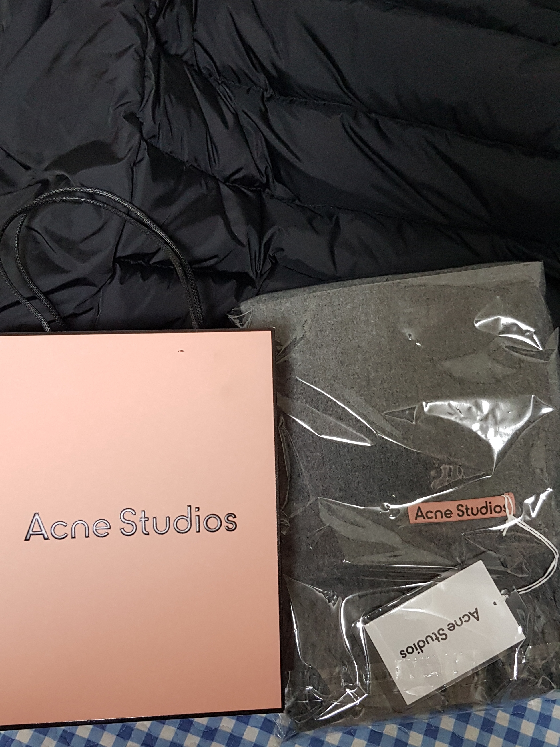 Acne Studios Canada Narrow New Wool Muffler Grey Melange 착용 스타일 - 1