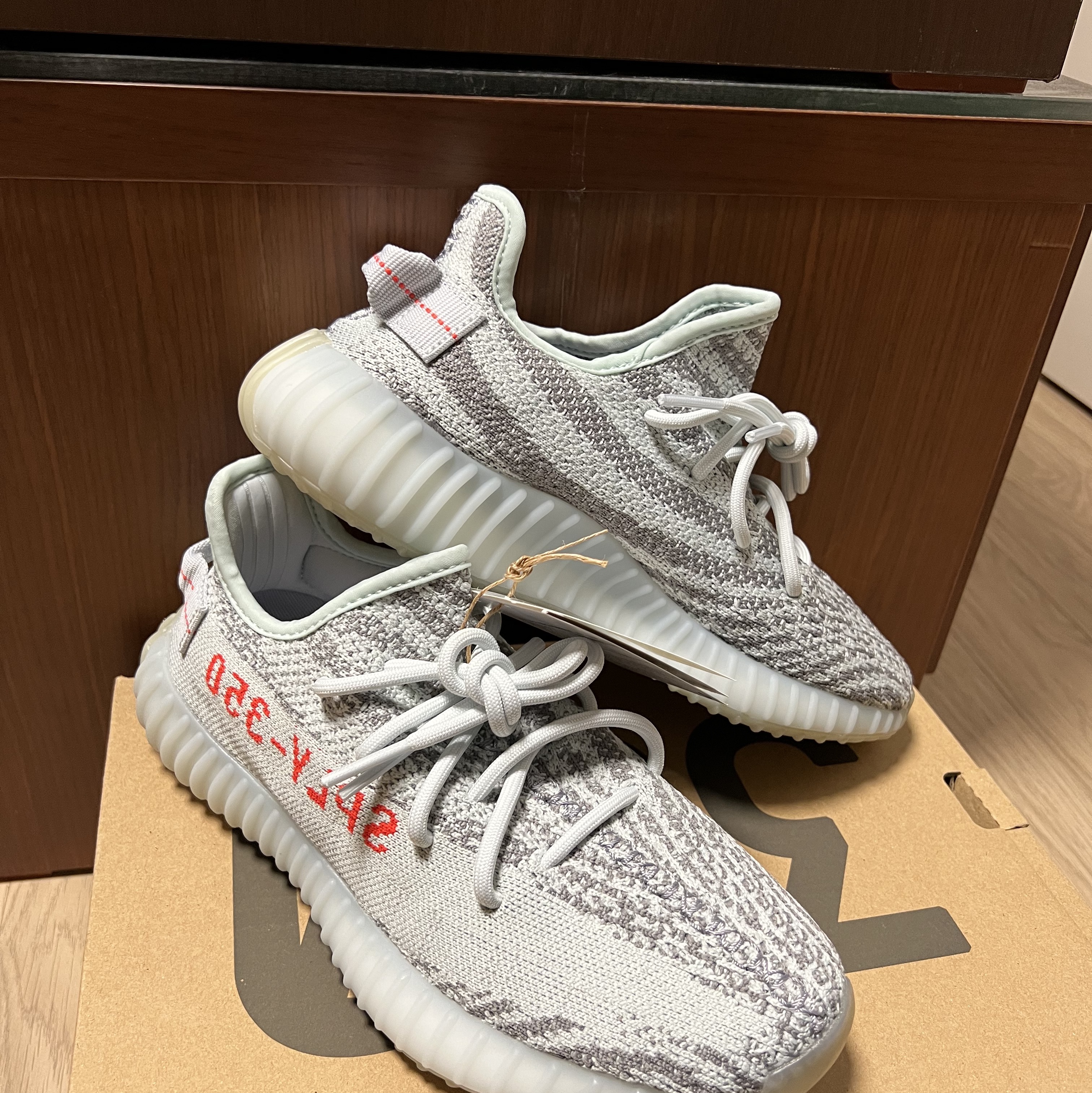 Adidas Yeezy Boost 350 V2 Blue Tint 2017 착용 스타일