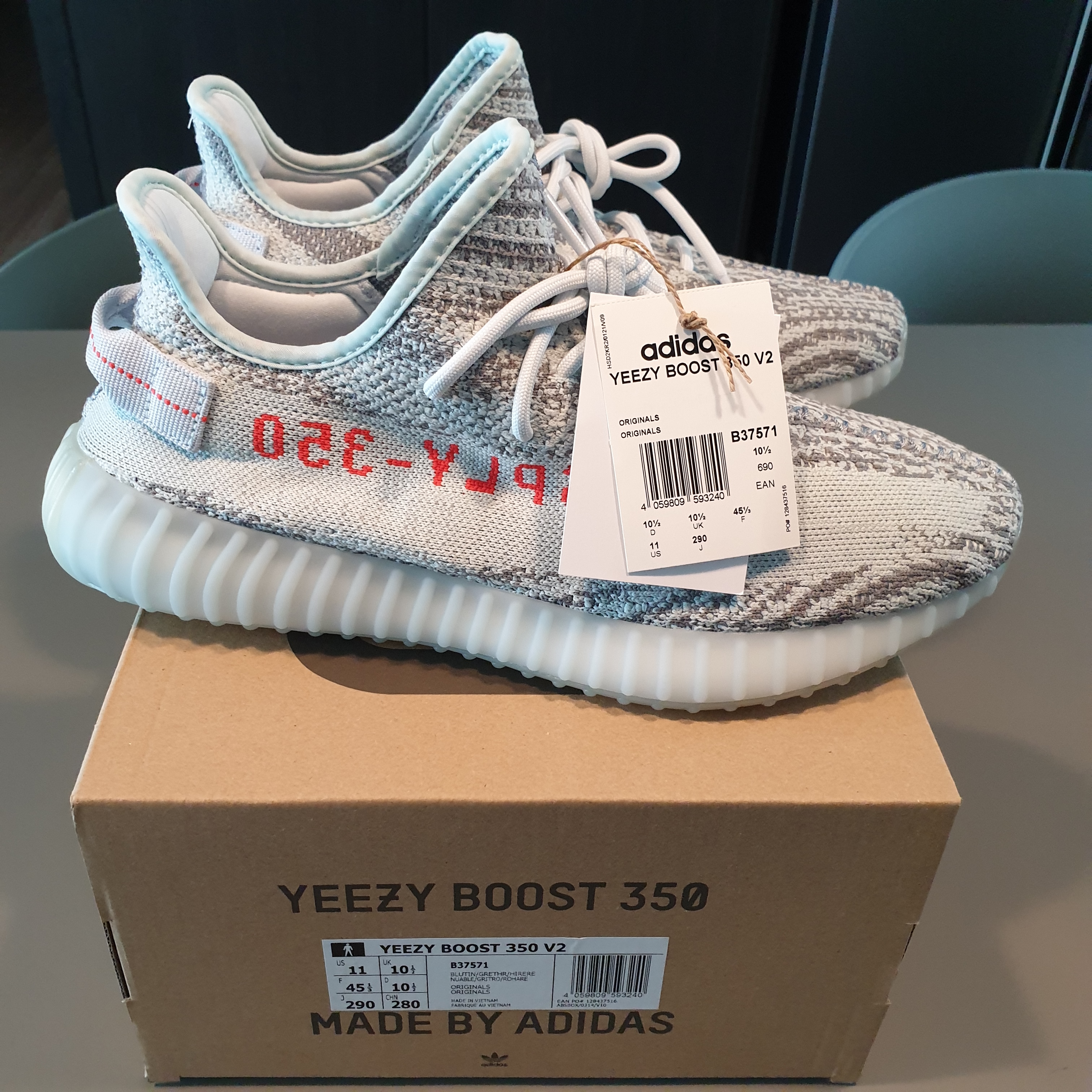 Adidas Yeezy Boost 350 V2 Blue Tint 2017 착용 스타일 - 2