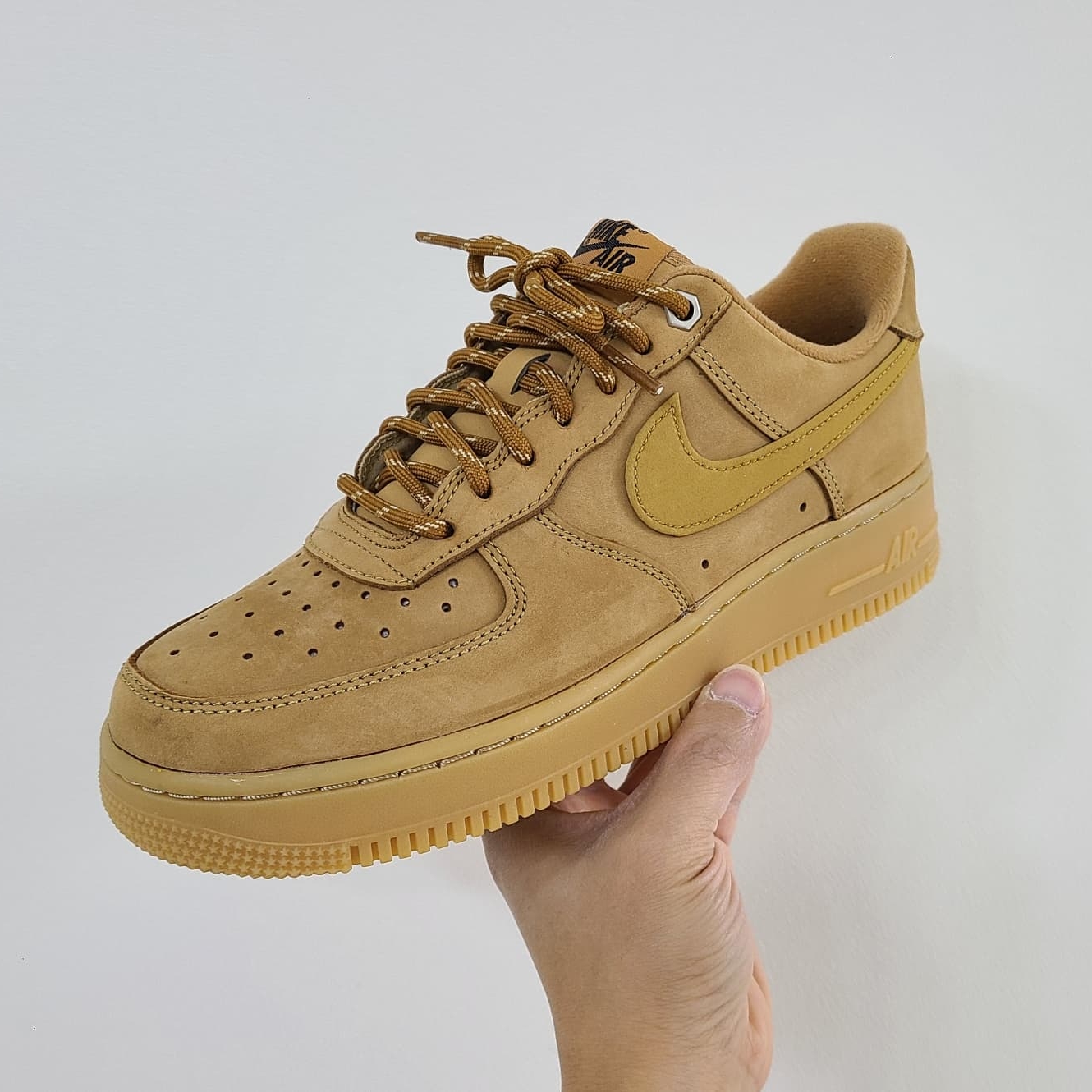 Nike Air Force 1 '07 WB Flax 착용 스타일 - 1