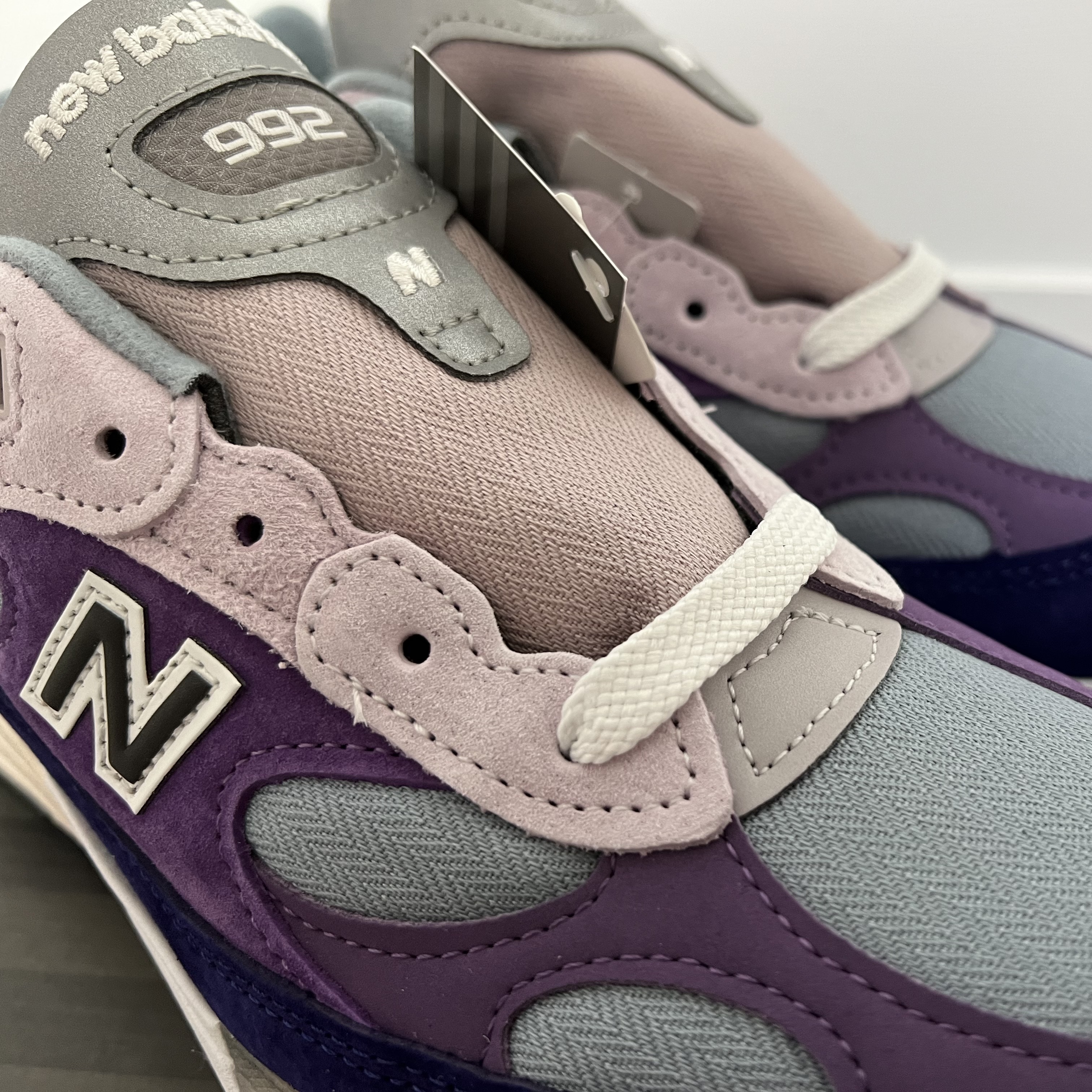 New Balance 992 Made in USA Purple Grey 착용 스타일 - 2
