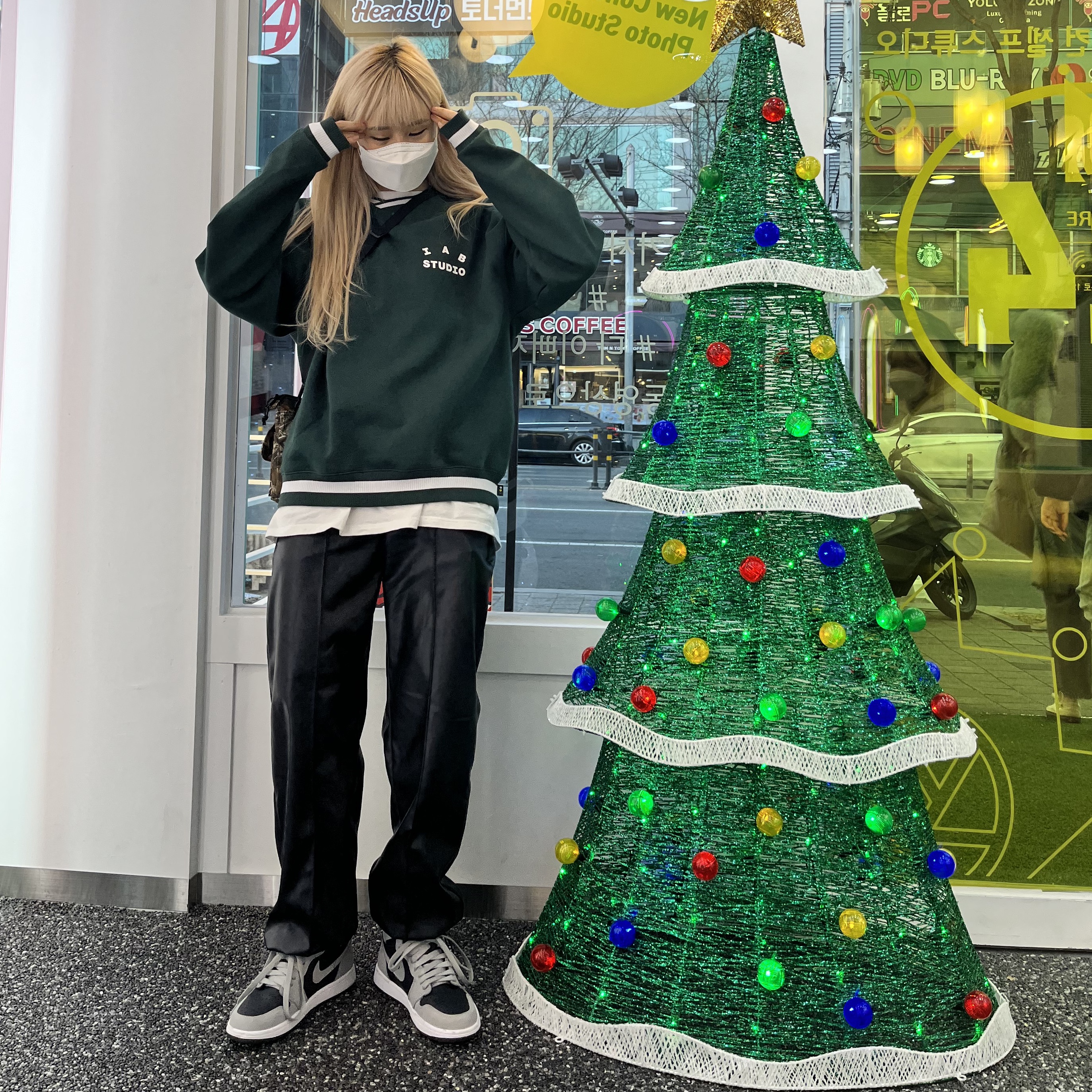 IAB Studio x Yonex Sweatshirt Green, Jordan 1 Retro High OG Shadow 2.0 착용 스타일