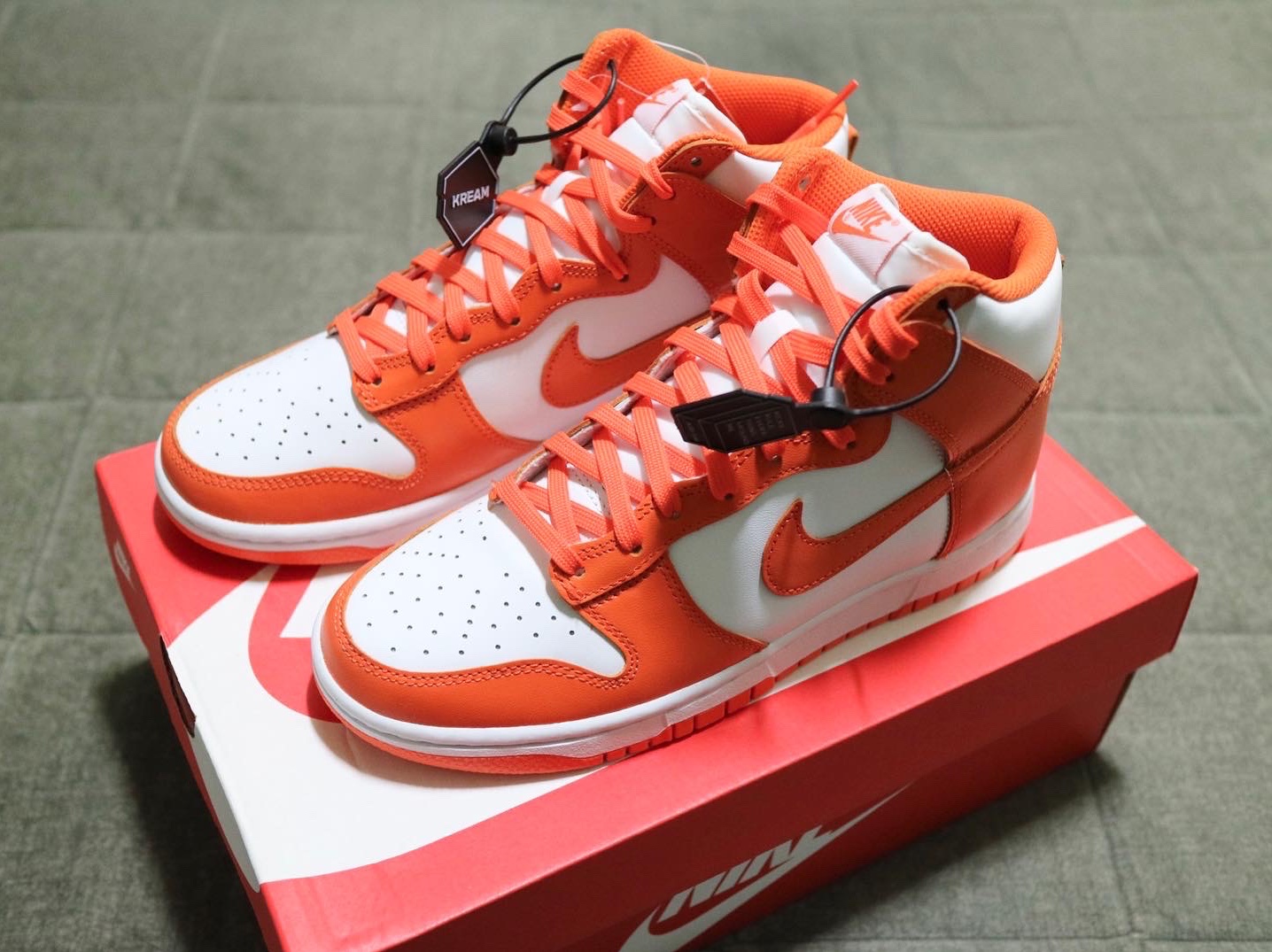 Nike Dunk High Retro Orange Blaze 착용 스타일 - 2