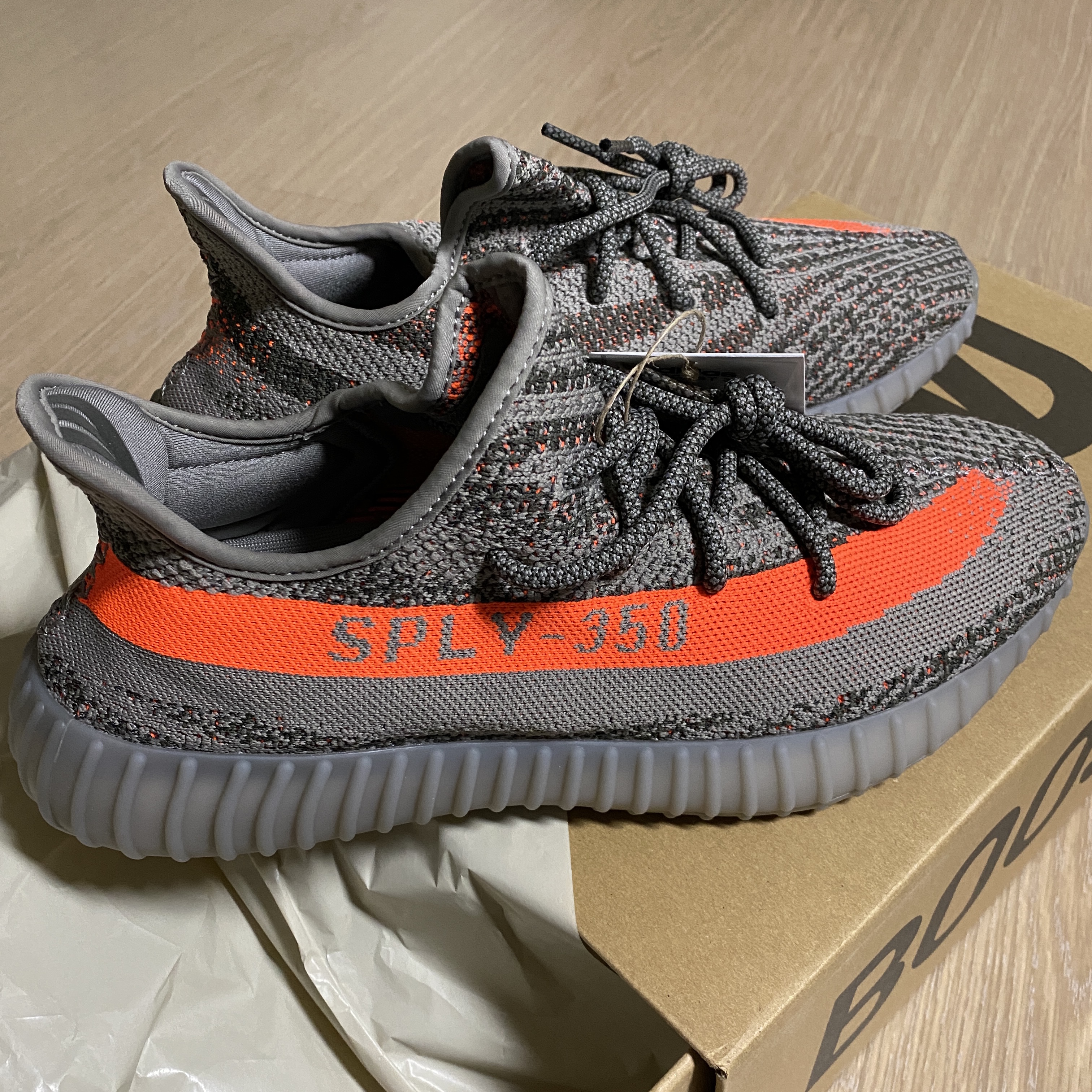 Adidas Yeezy Boost 350 V2 Beluga - Reflective 착용 스타일