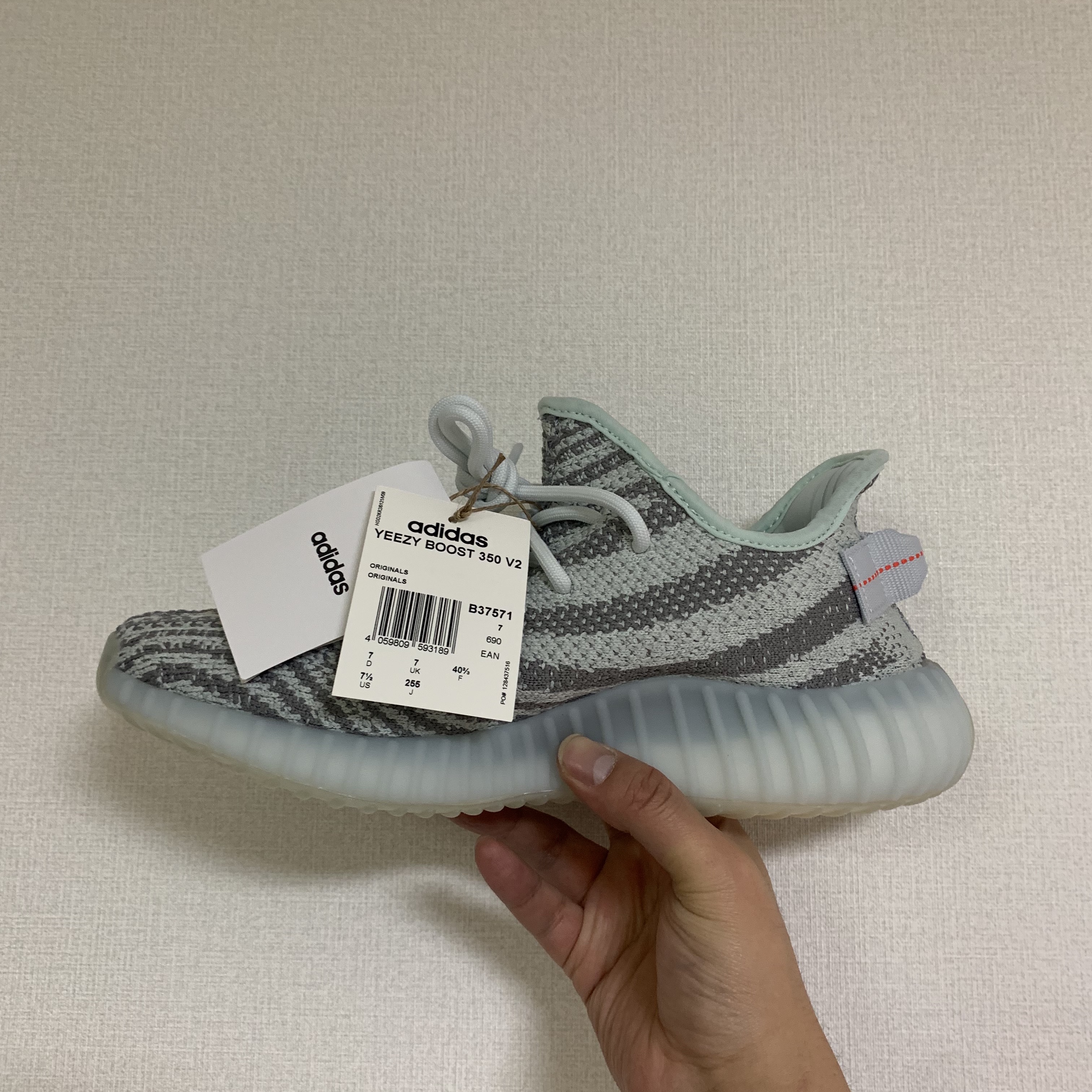 Adidas Yeezy Boost 350 V2 Blue Tint 2017 착용 스타일 - 1