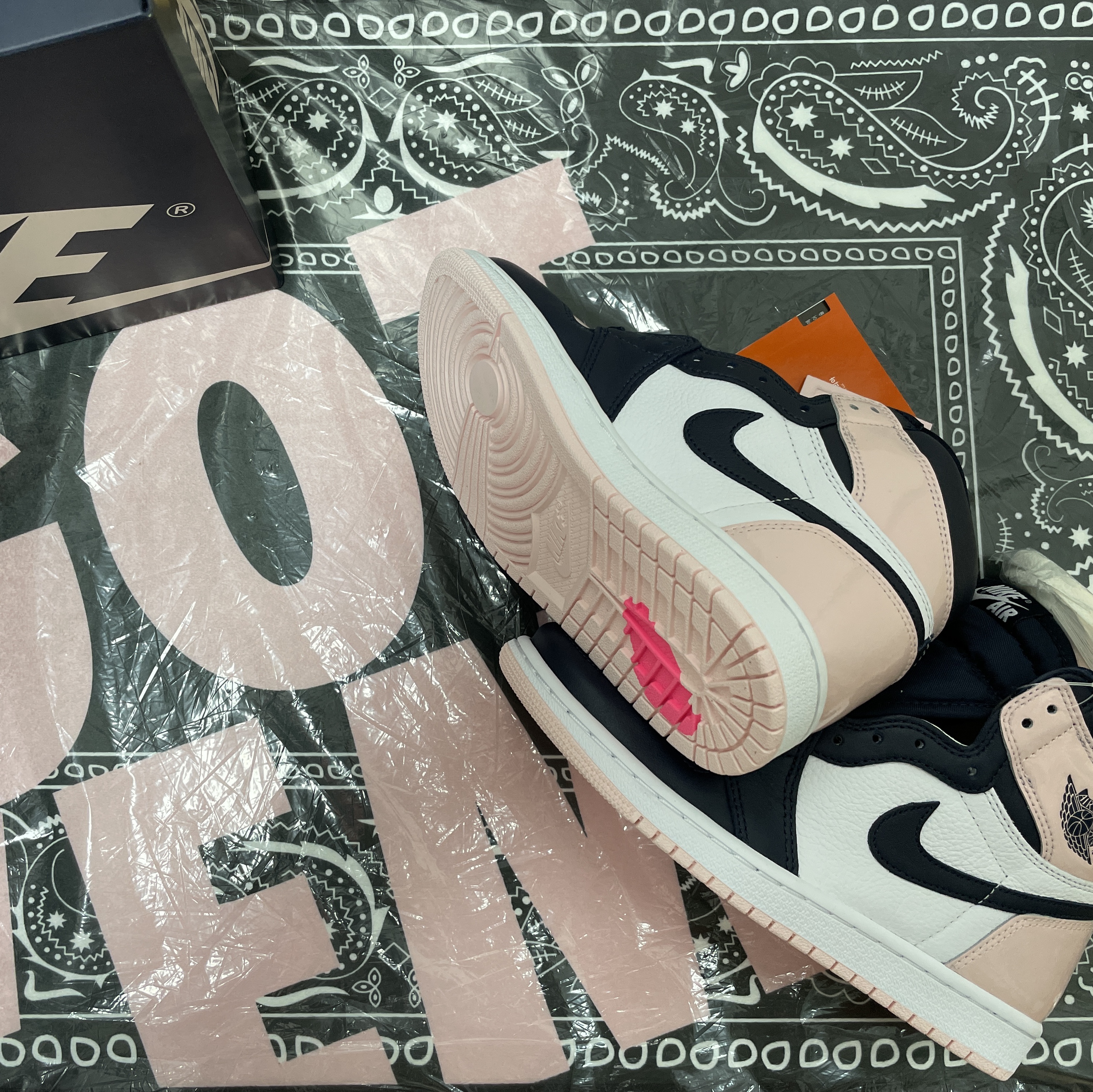 (W) Jordan 1 Retro High OG Atmosphere 착용 스타일