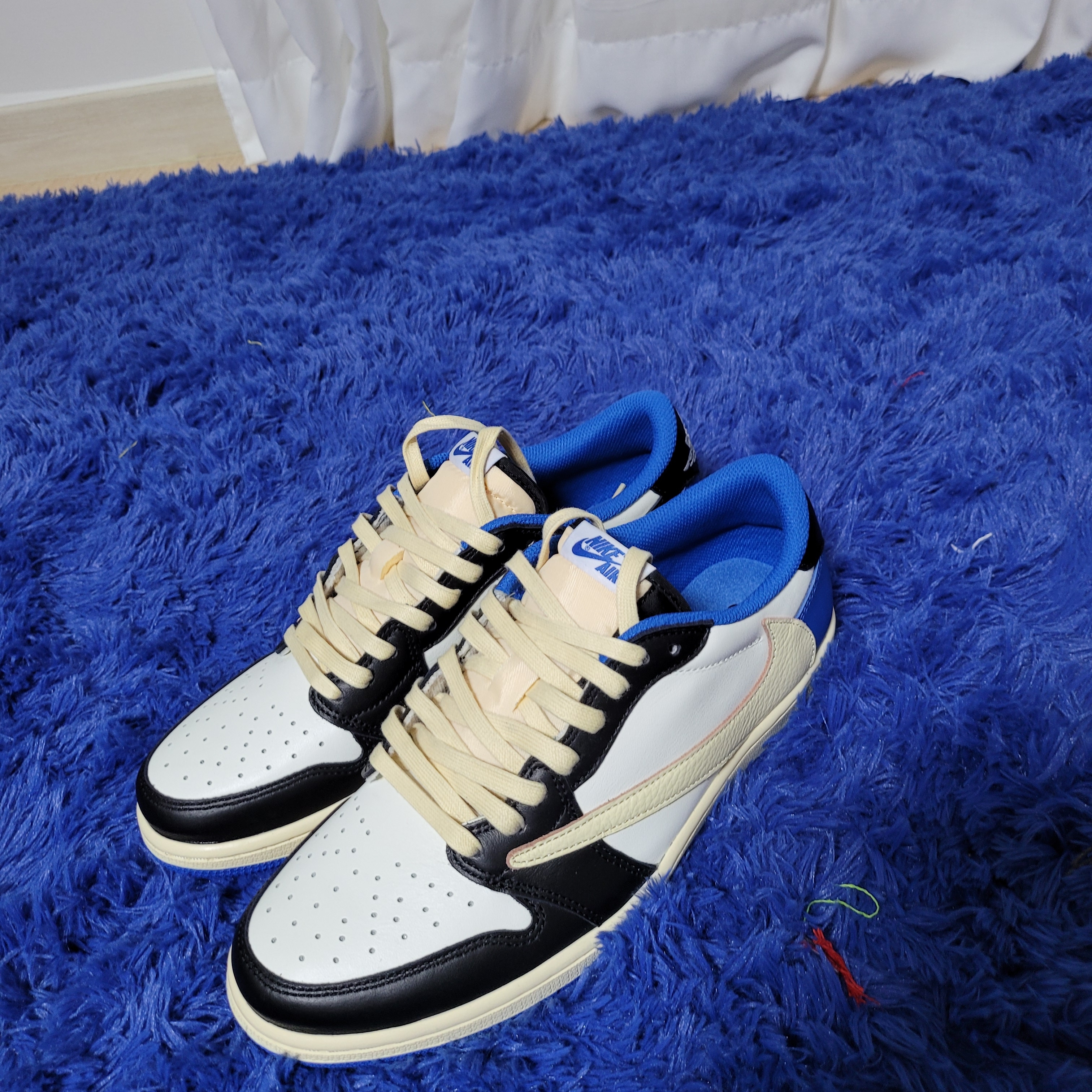 Jordan 1 x Travis Scott x Fragment Retro Low OG SP Military Blue 착용 스타일 - 2