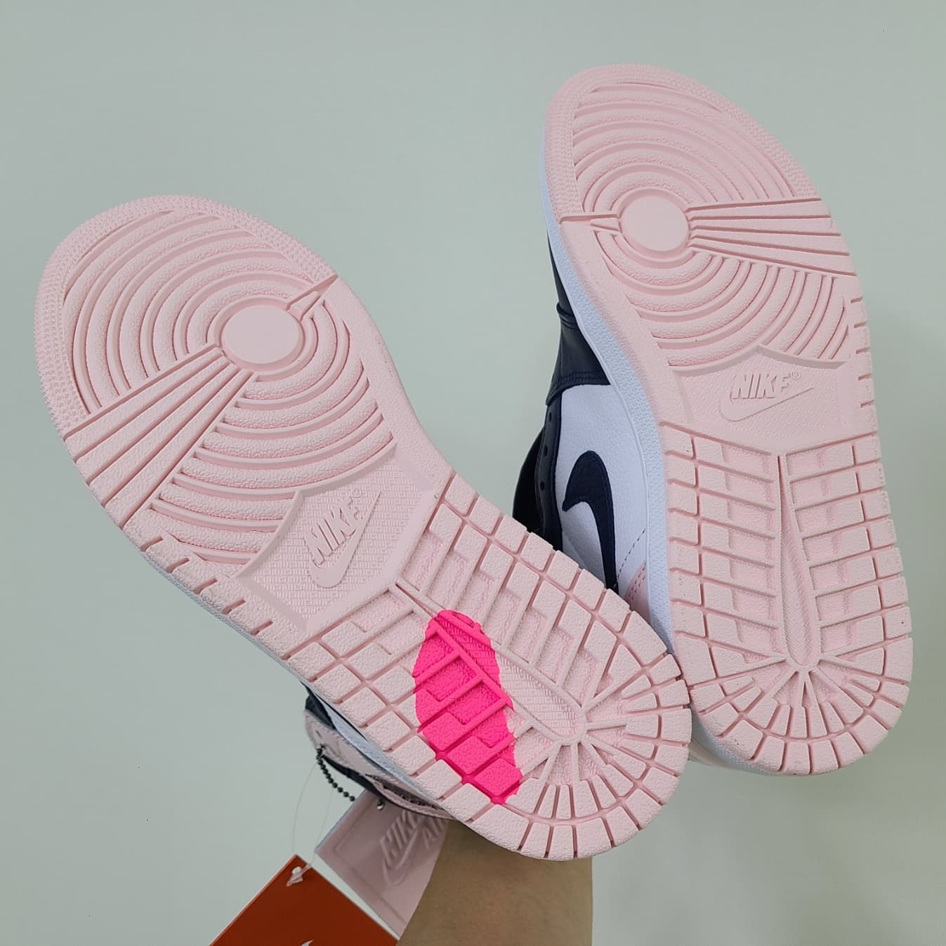 (W) Jordan 1 Retro High OG Atmosphere 착용 스타일 - 4