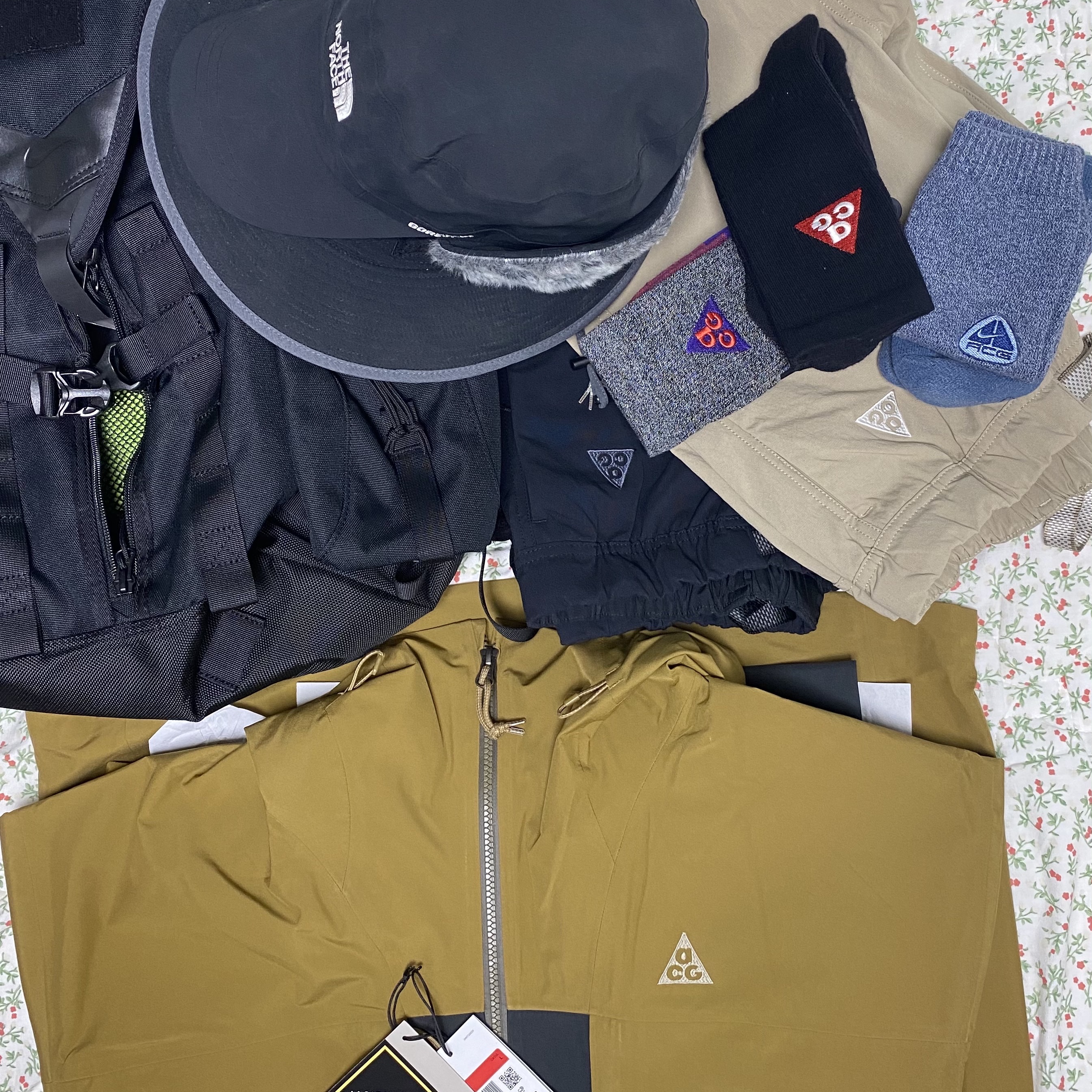 Nike ACG Gore-Tex Misery Ridge Jacket Golden Beige - US/EU 착용 스타일 - 1